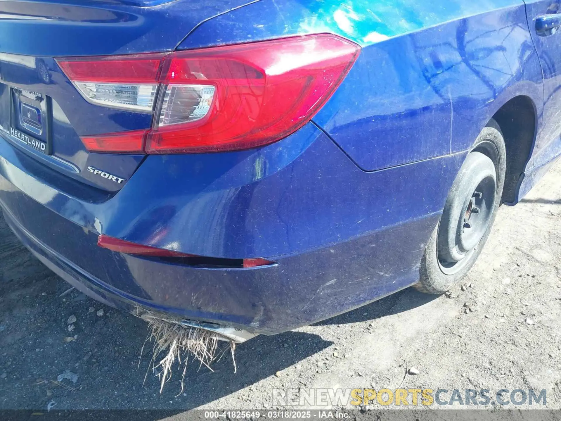 18 Photograph of a damaged car 1HGCV1F35KA123698 HONDA ACCORD 2019