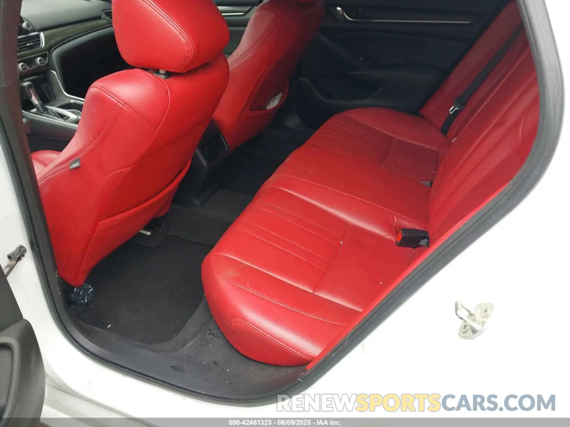 8 Photograph of a damaged car 1HGCV1F36KA026171 HONDA ACCORD 2019