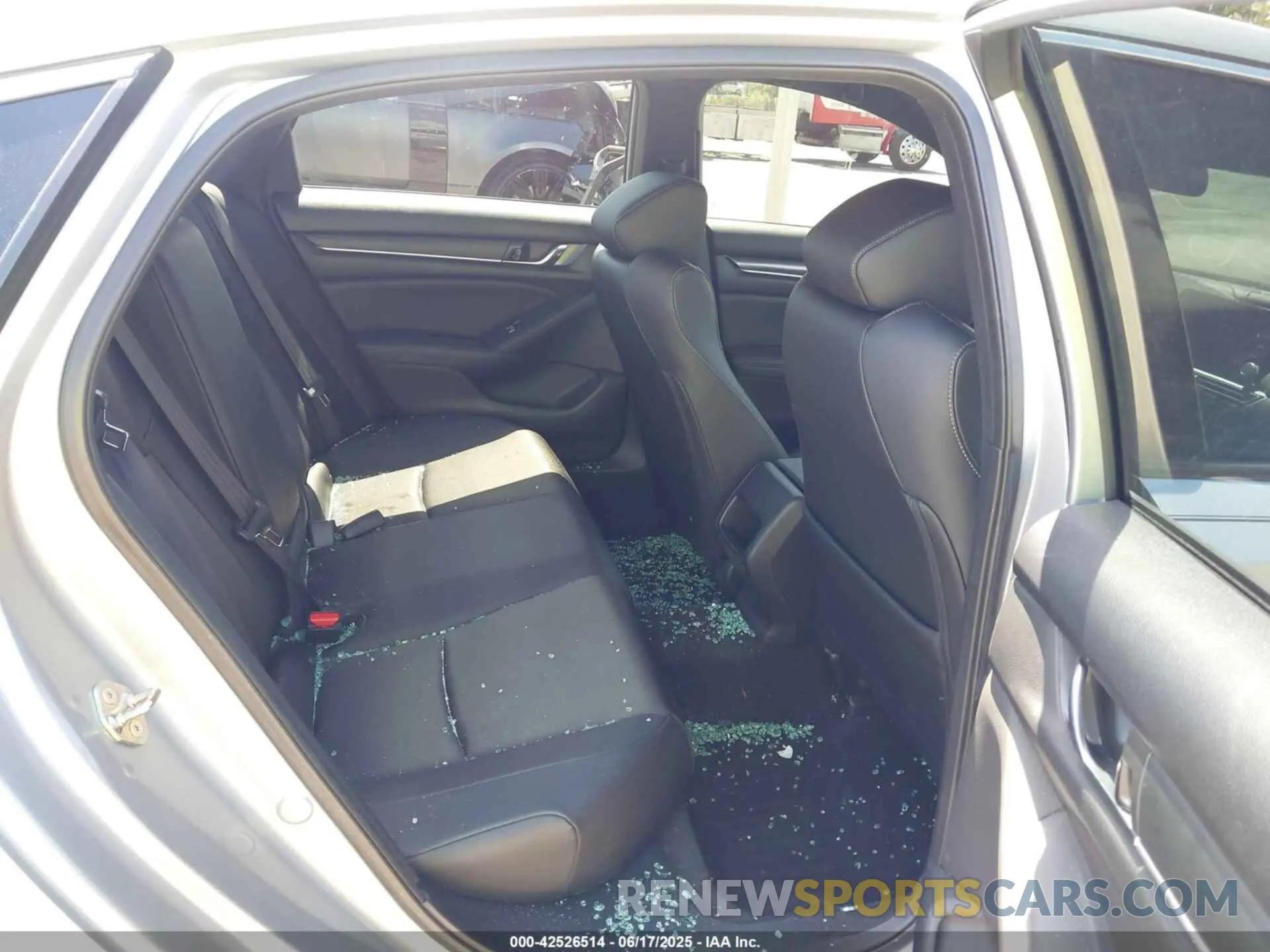8 Photograph of a damaged car 1HGCV1F36KA028146 HONDA ACCORD 2019