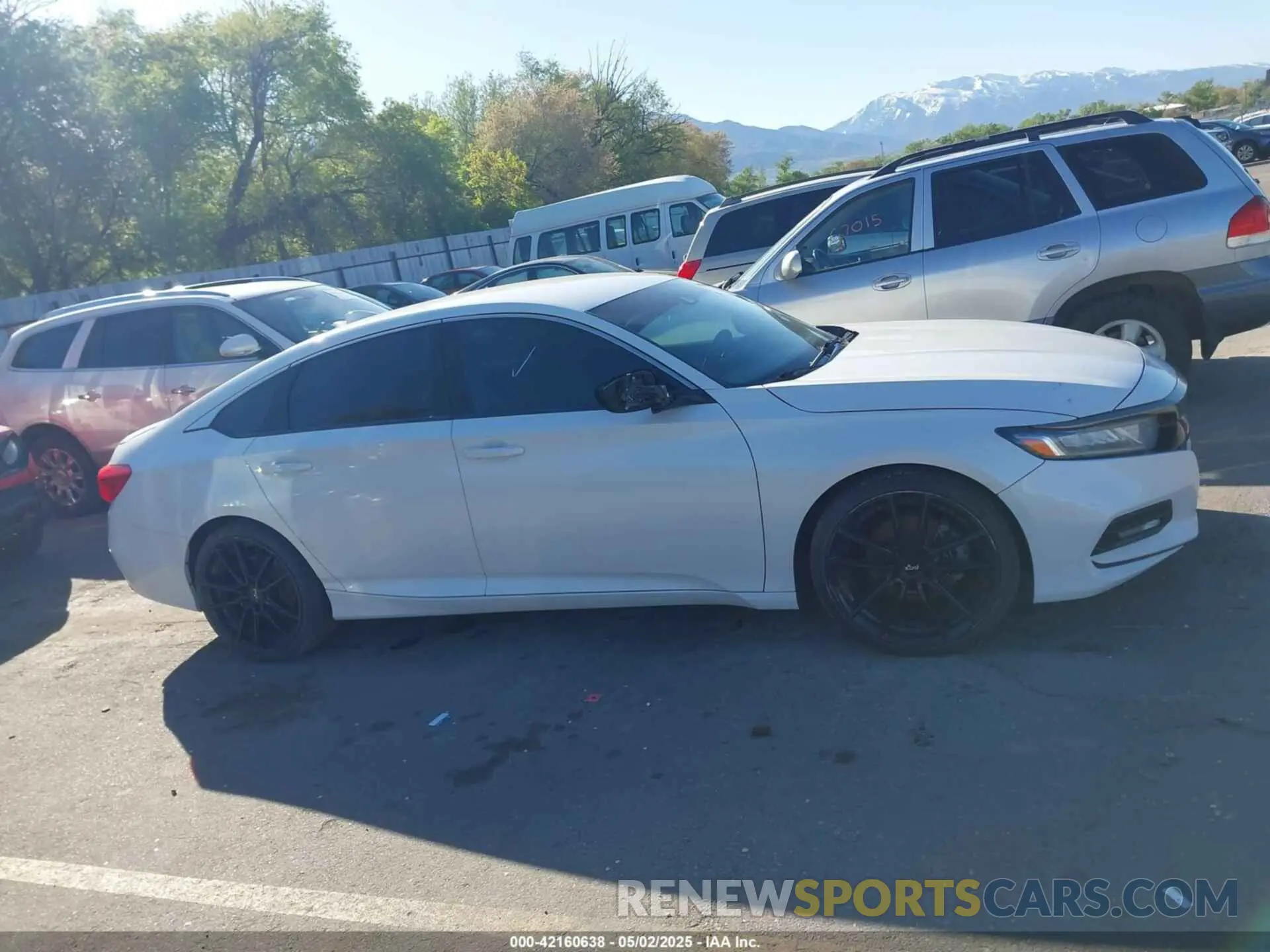 12 Фотография поврежденного автомобиля 1HGCV1F36KA041589 HONDA ACCORD 2019