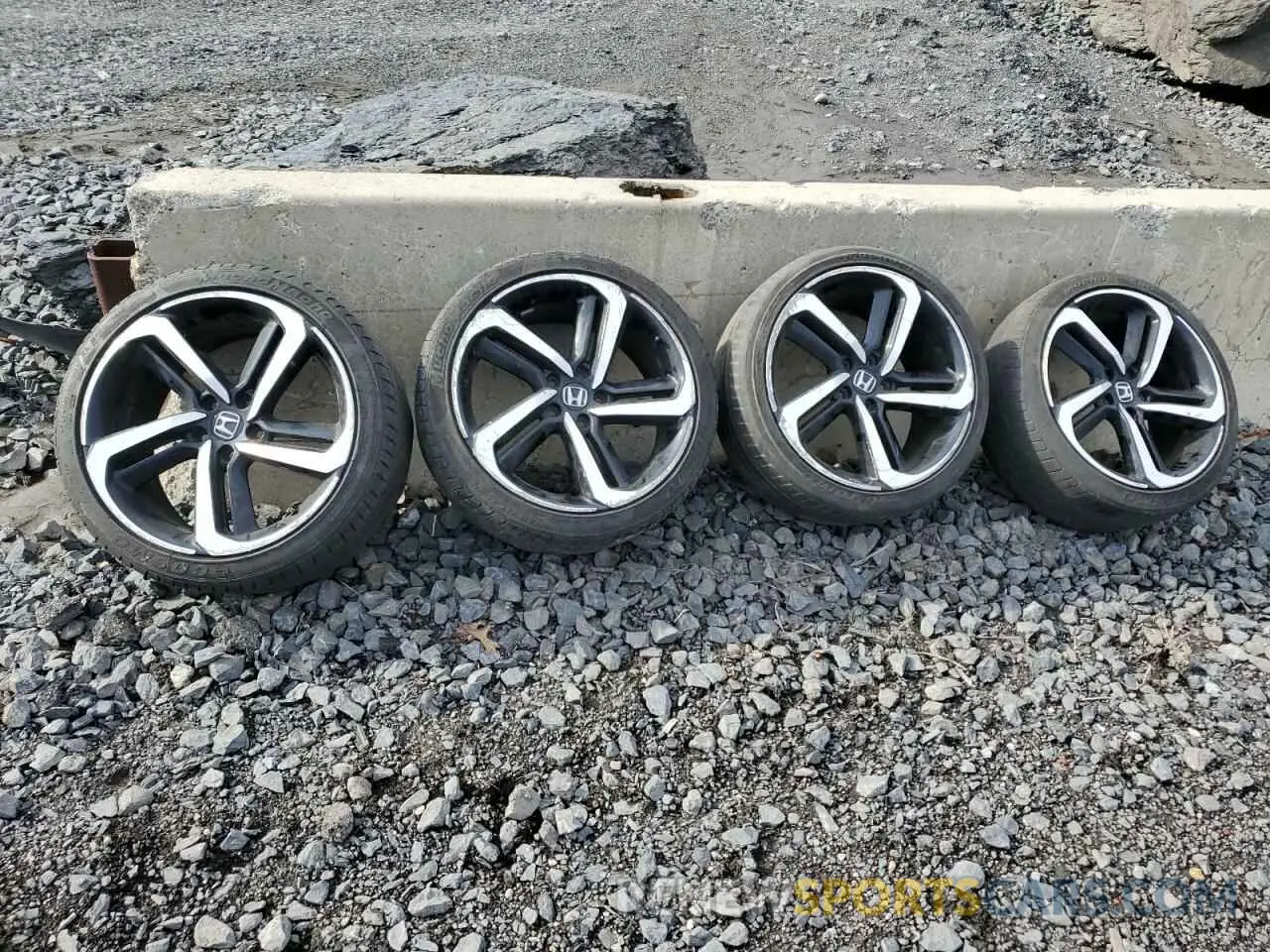 12 Фотография поврежденного автомобиля 1HGCV1F36KA107655 HONDA ACCORD 2019