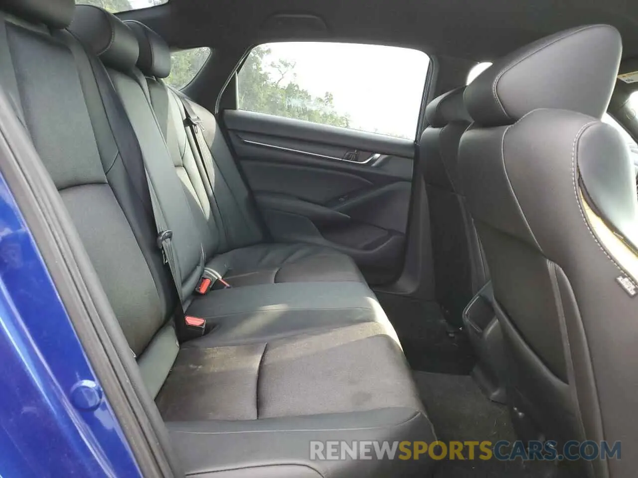 10 Photograph of a damaged car 1HGCV1F36KA127307 HONDA ACCORD 2019
