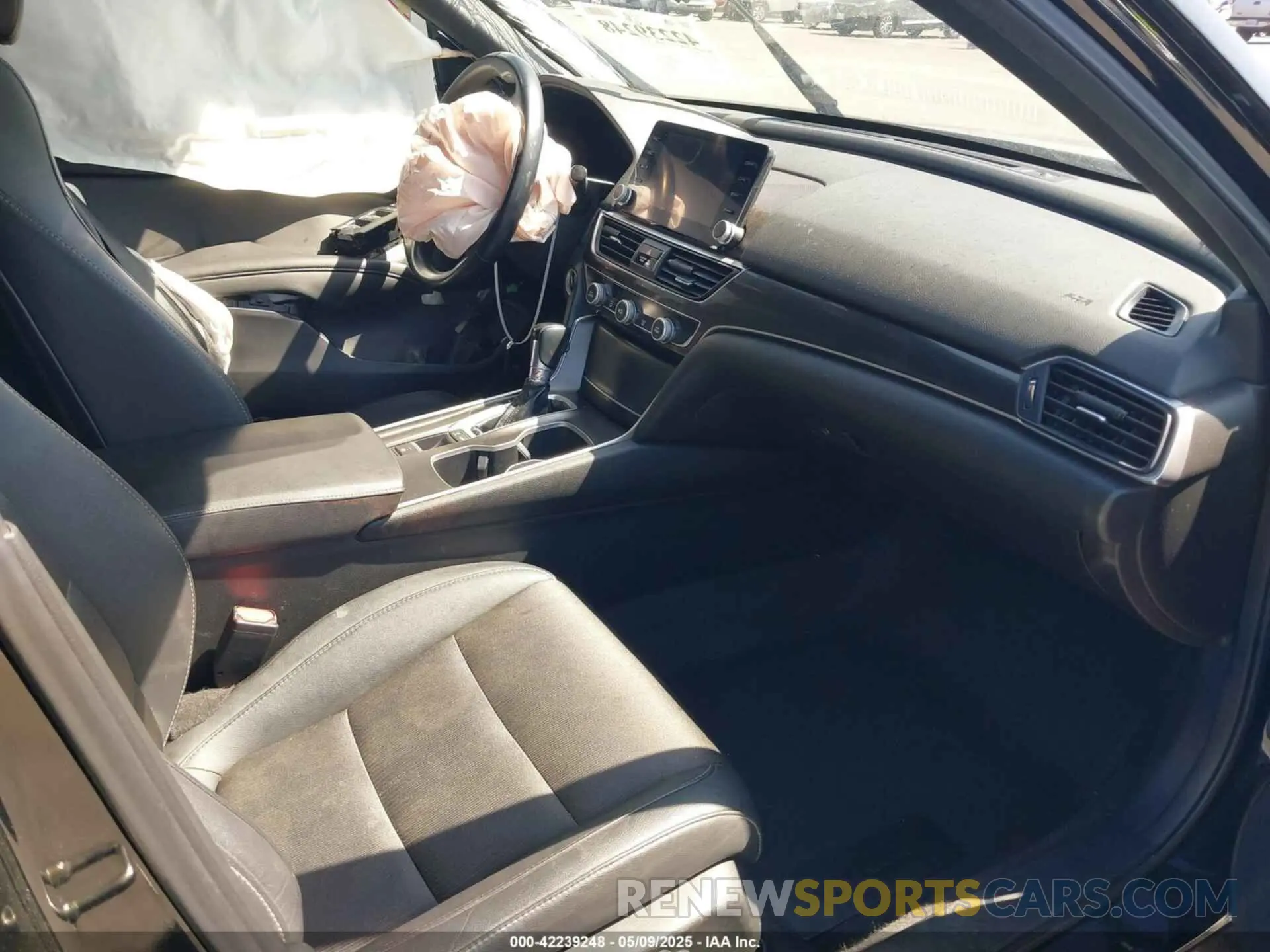 5 Photograph of a damaged car 1HGCV1F36KA164728 HONDA ACCORD 2019