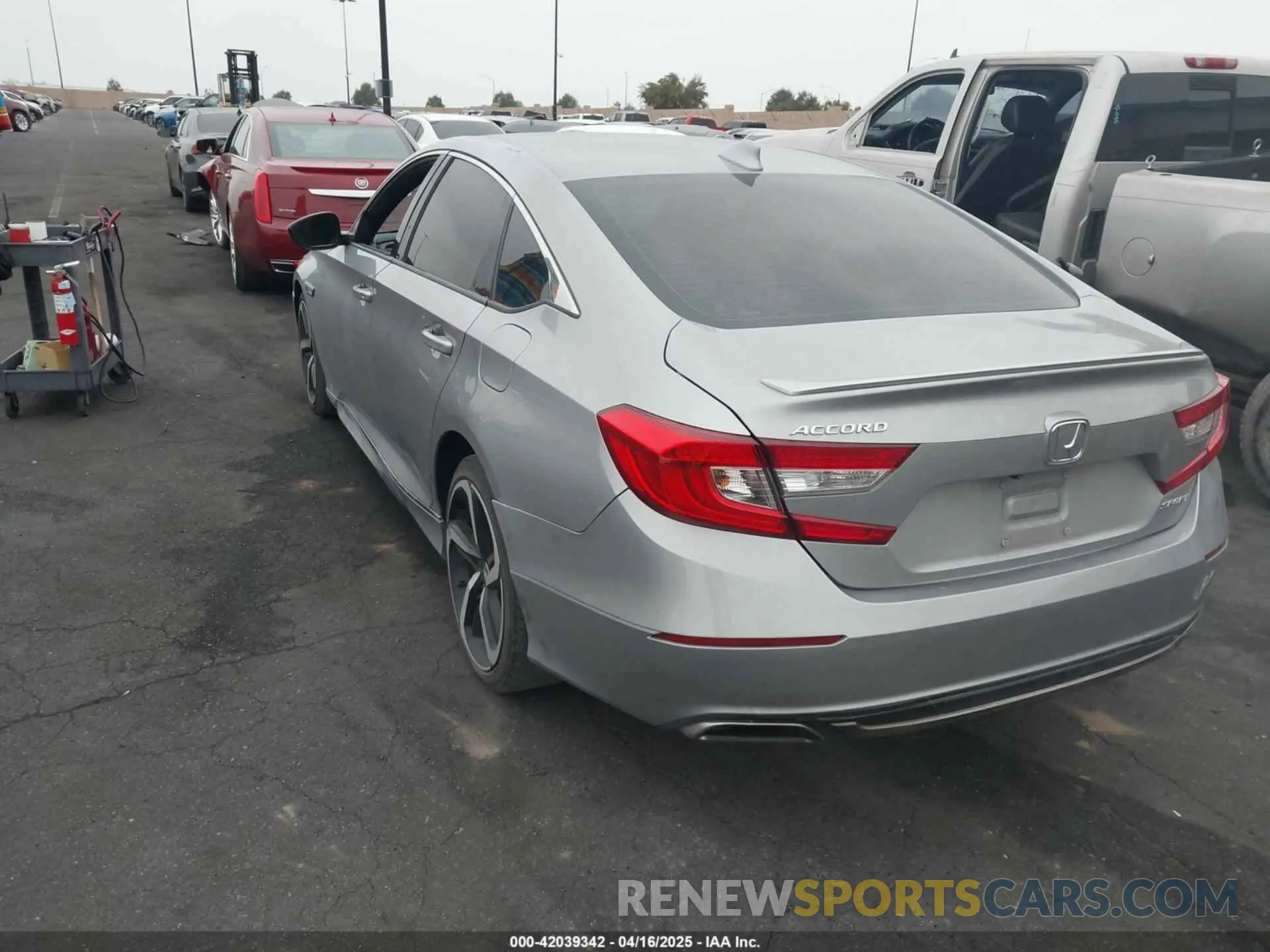 3 Фотография поврежденного автомобиля 1HGCV1F37KA084807 HONDA ACCORD 2019