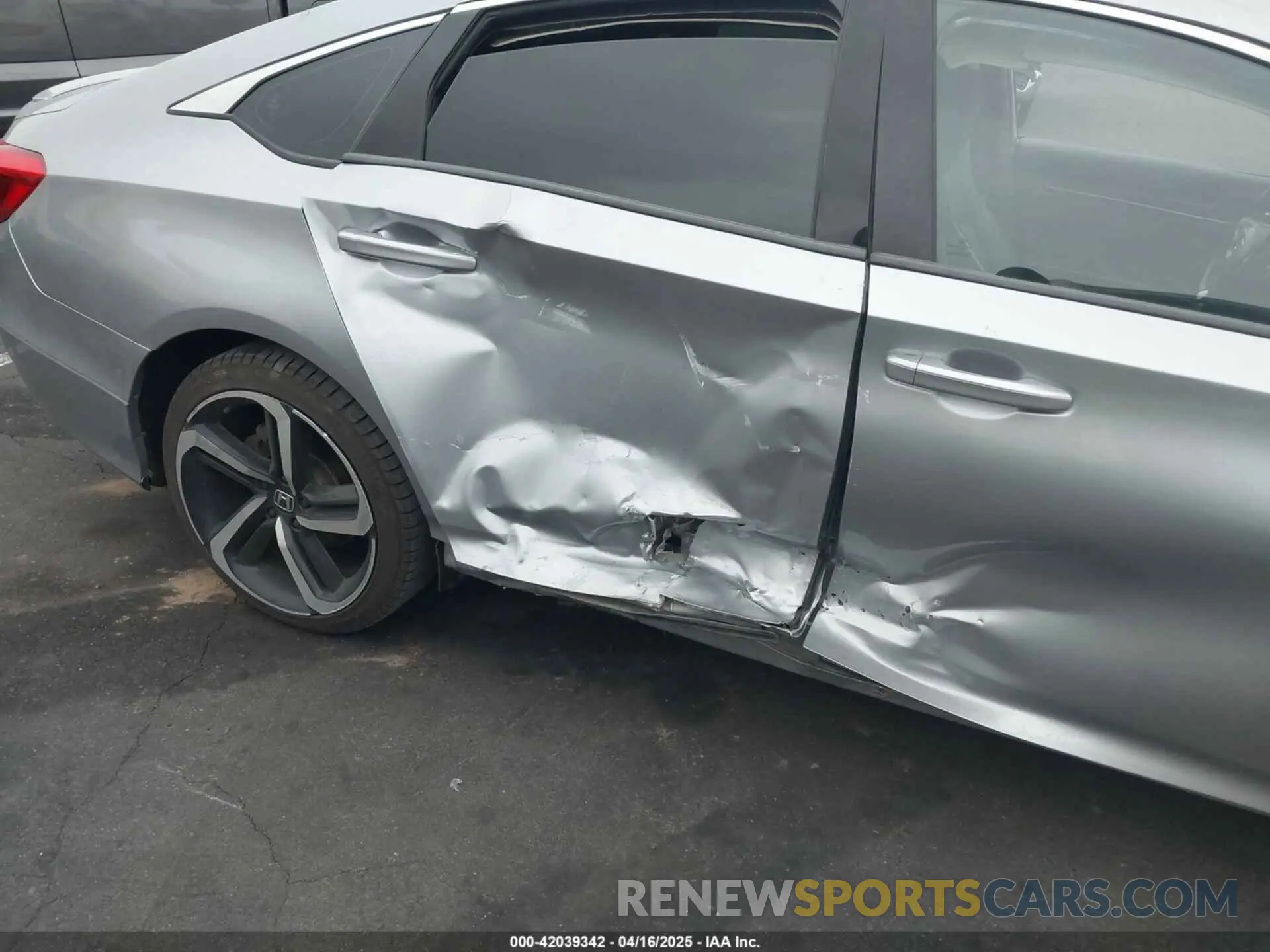 6 Фотография поврежденного автомобиля 1HGCV1F37KA084807 HONDA ACCORD 2019