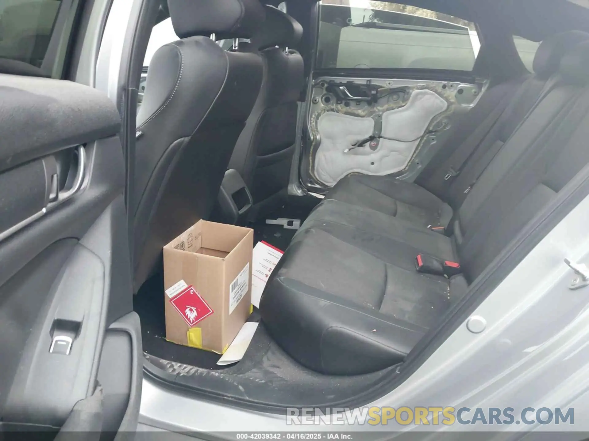 8 Фотография поврежденного автомобиля 1HGCV1F37KA084807 HONDA ACCORD 2019