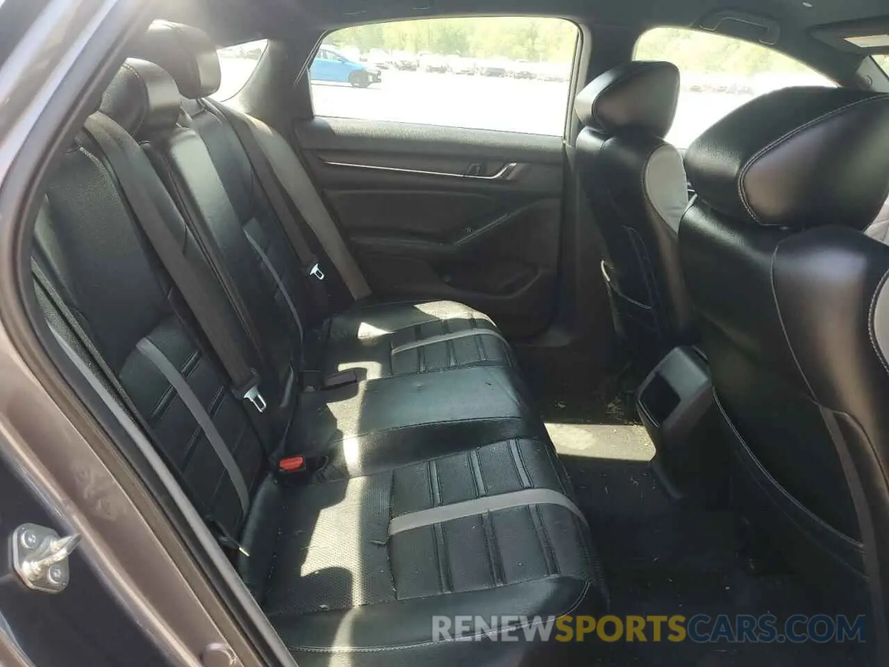 10 Photograph of a damaged car 1HGCV1F37KA153348 HONDA ACCORD 2019