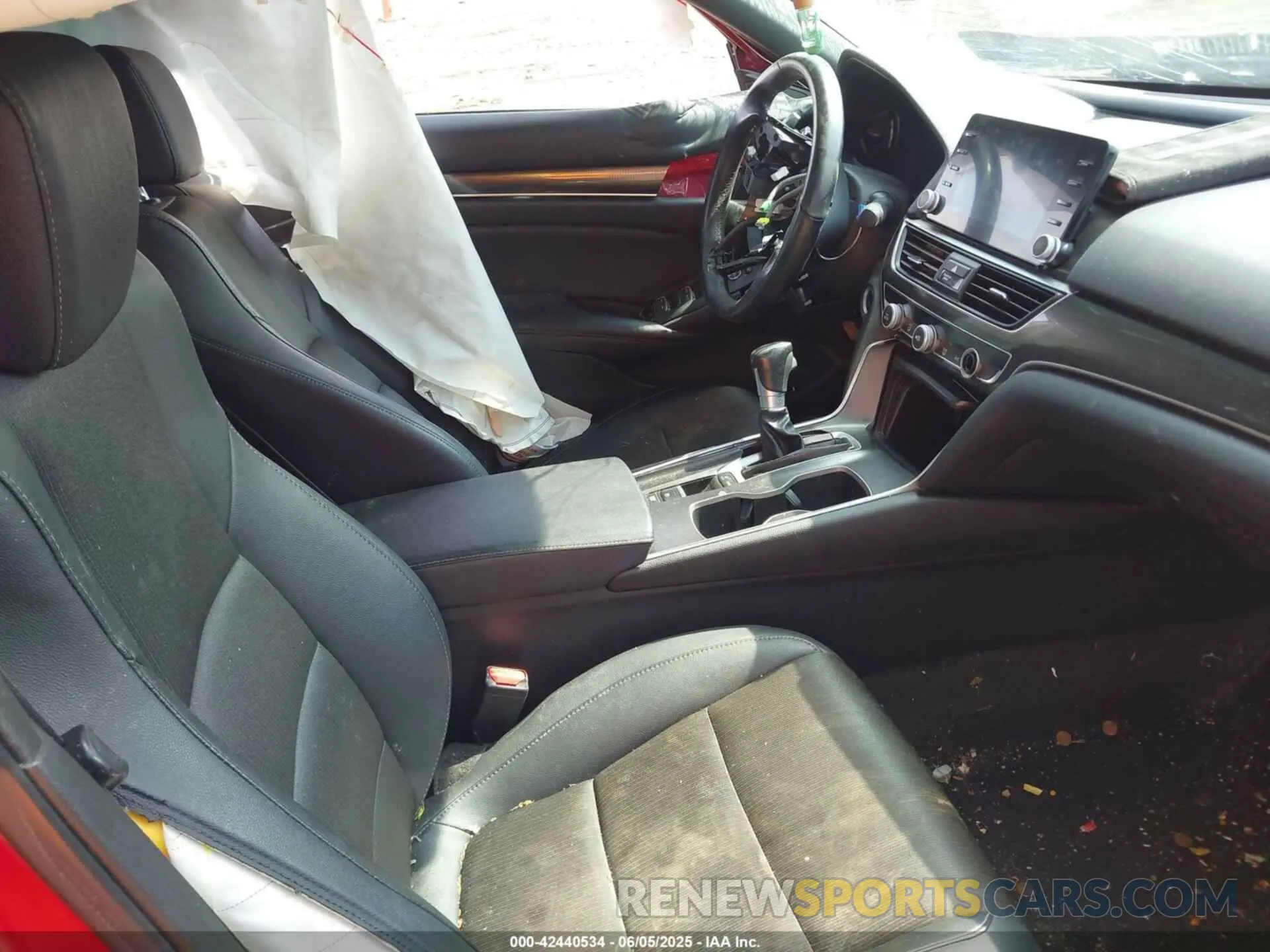5 Photograph of a damaged car 1HGCV1F38KA039567 HONDA ACCORD 2019
