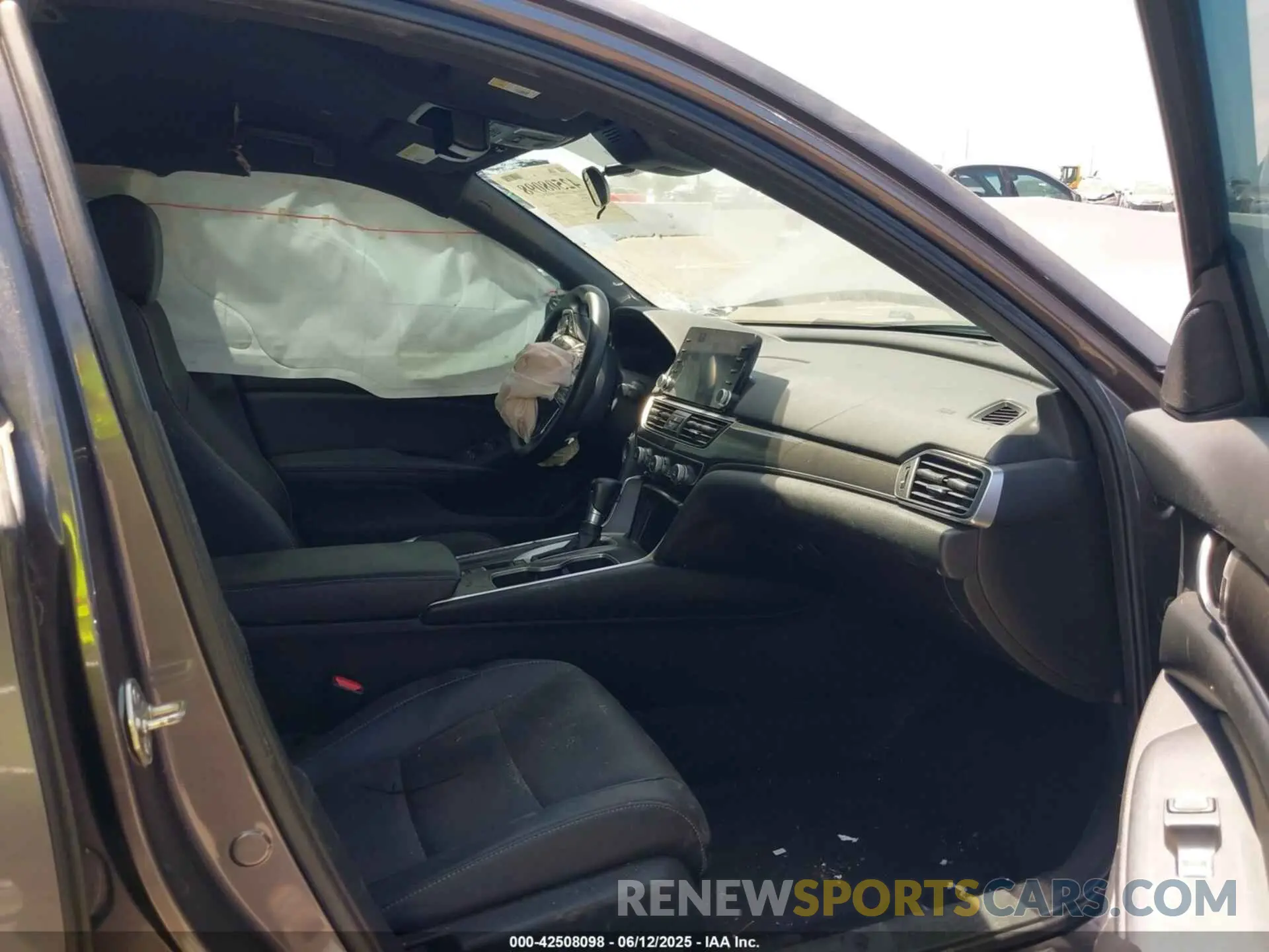 5 Photograph of a damaged car 1HGCV1F38KA063870 HONDA ACCORD 2019