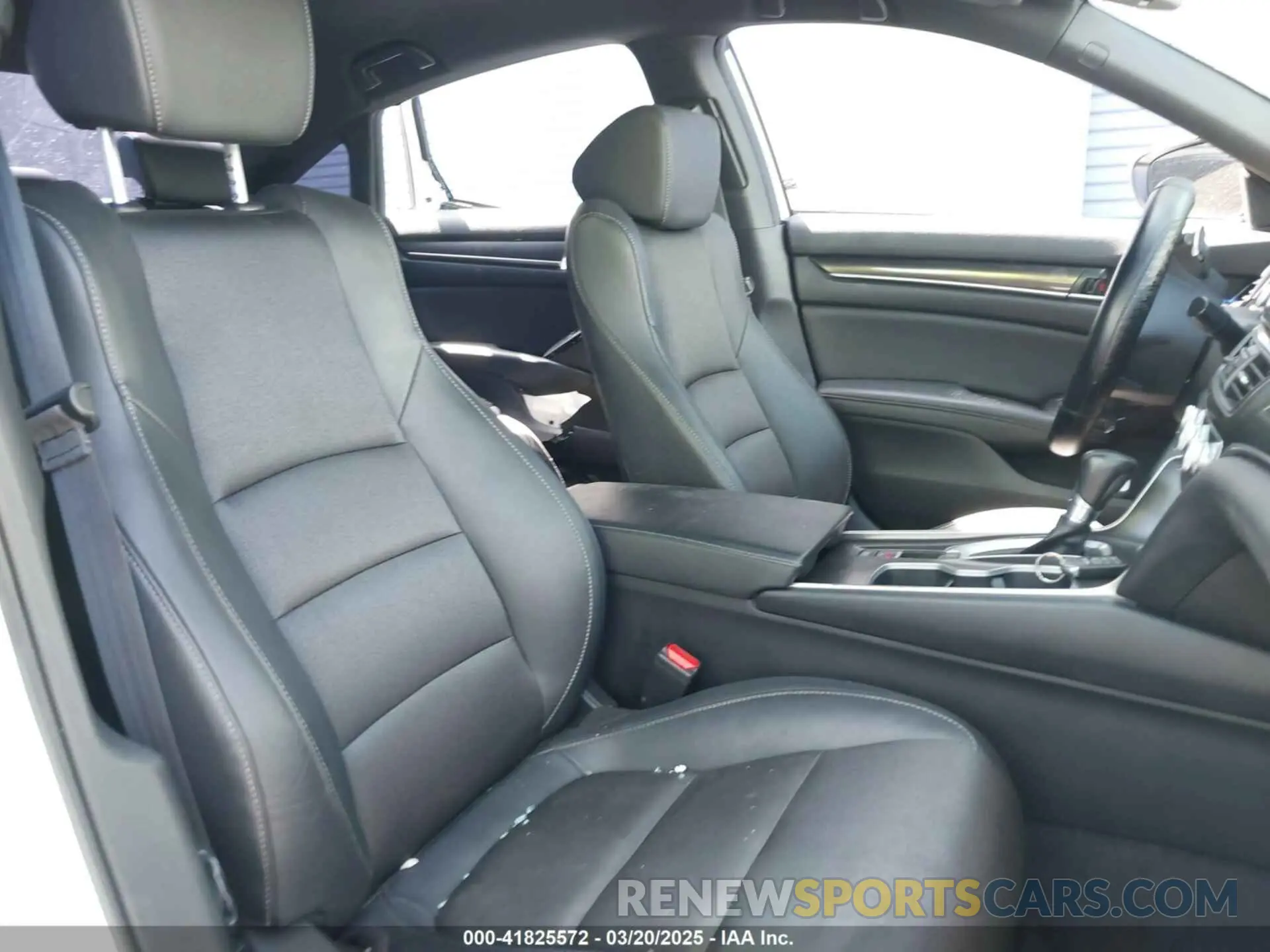18 Photograph of a damaged car 1HGCV1F38KA088462 HONDA ACCORD 2019