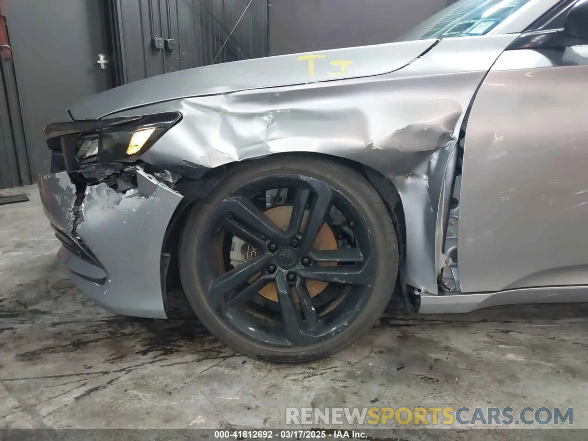 18 Photograph of a damaged car 1HGCV1F38KA145503 HONDA ACCORD 2019