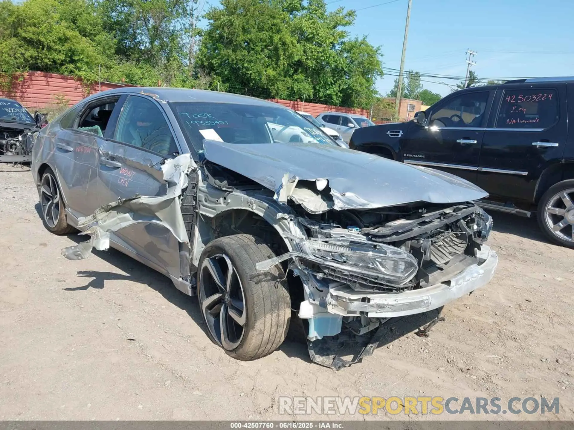 1 Фотография поврежденного автомобиля 1HGCV1F3XKA176235 HONDA ACCORD 2019