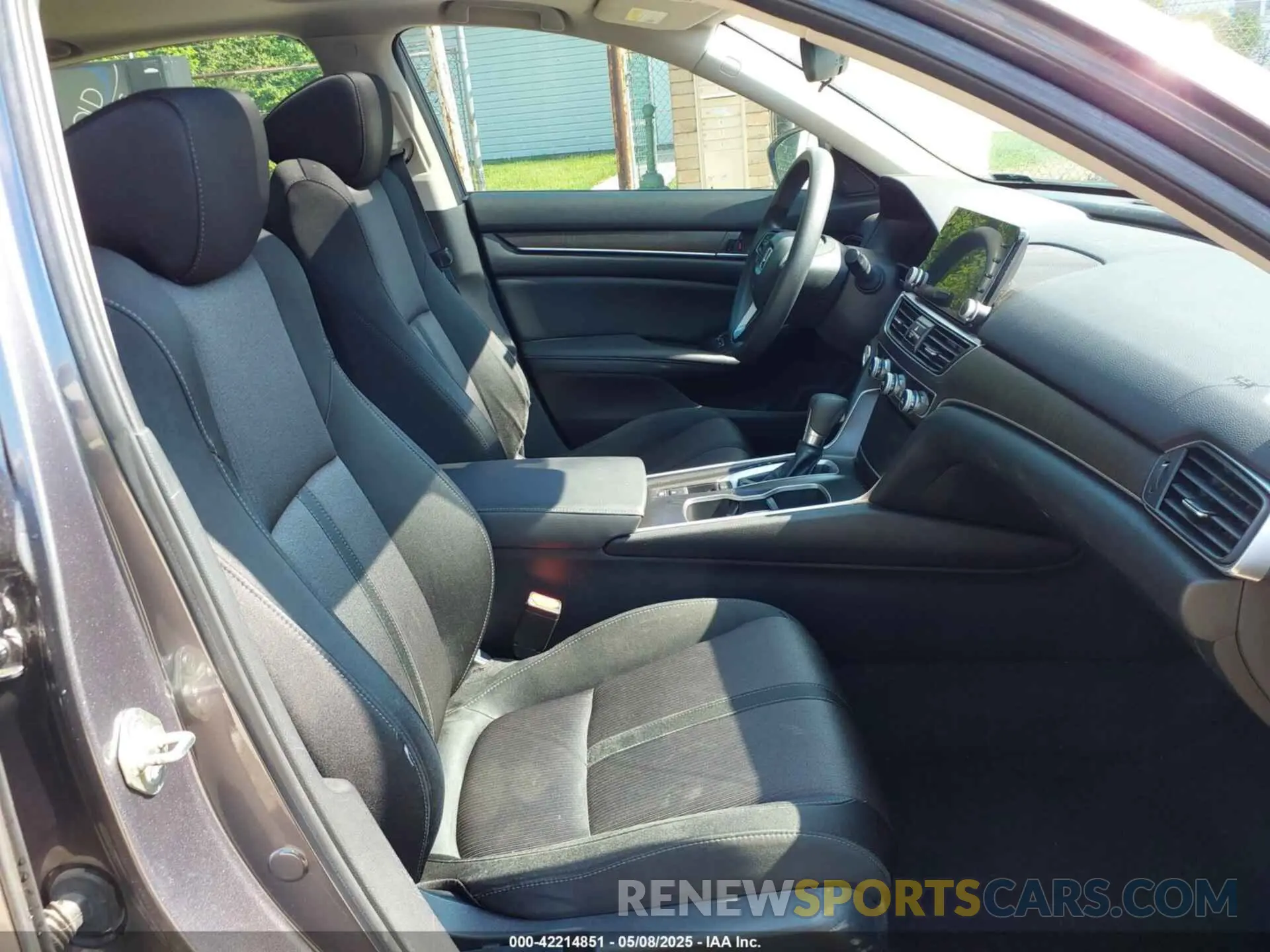 5 Фотография поврежденного автомобиля 1HGCV1F40KA009827 HONDA ACCORD 2019