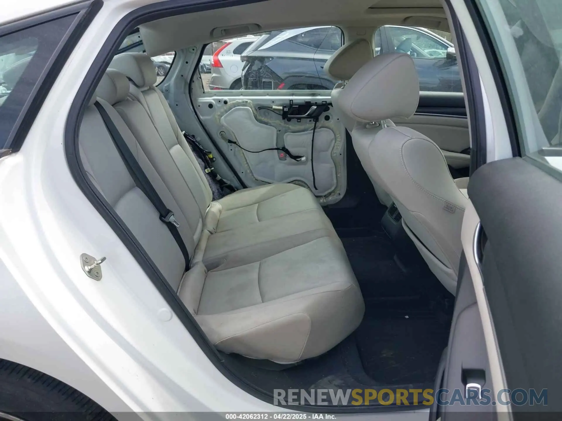 8 Photograph of a damaged car 1HGCV1F41KA106356 HONDA ACCORD 2019