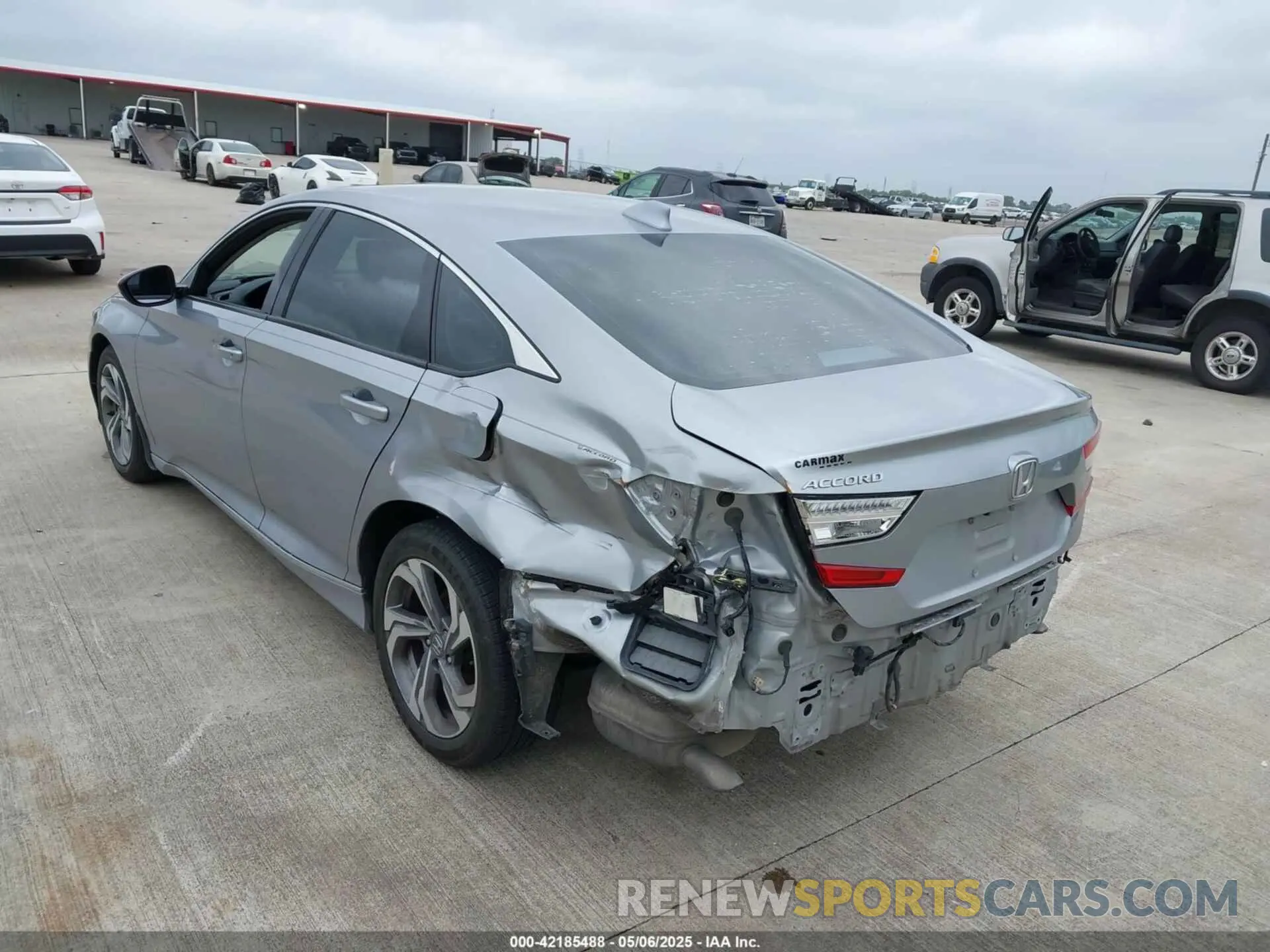 3 Photograph of a damaged car 1HGCV1F42KA095741 HONDA ACCORD 2019
