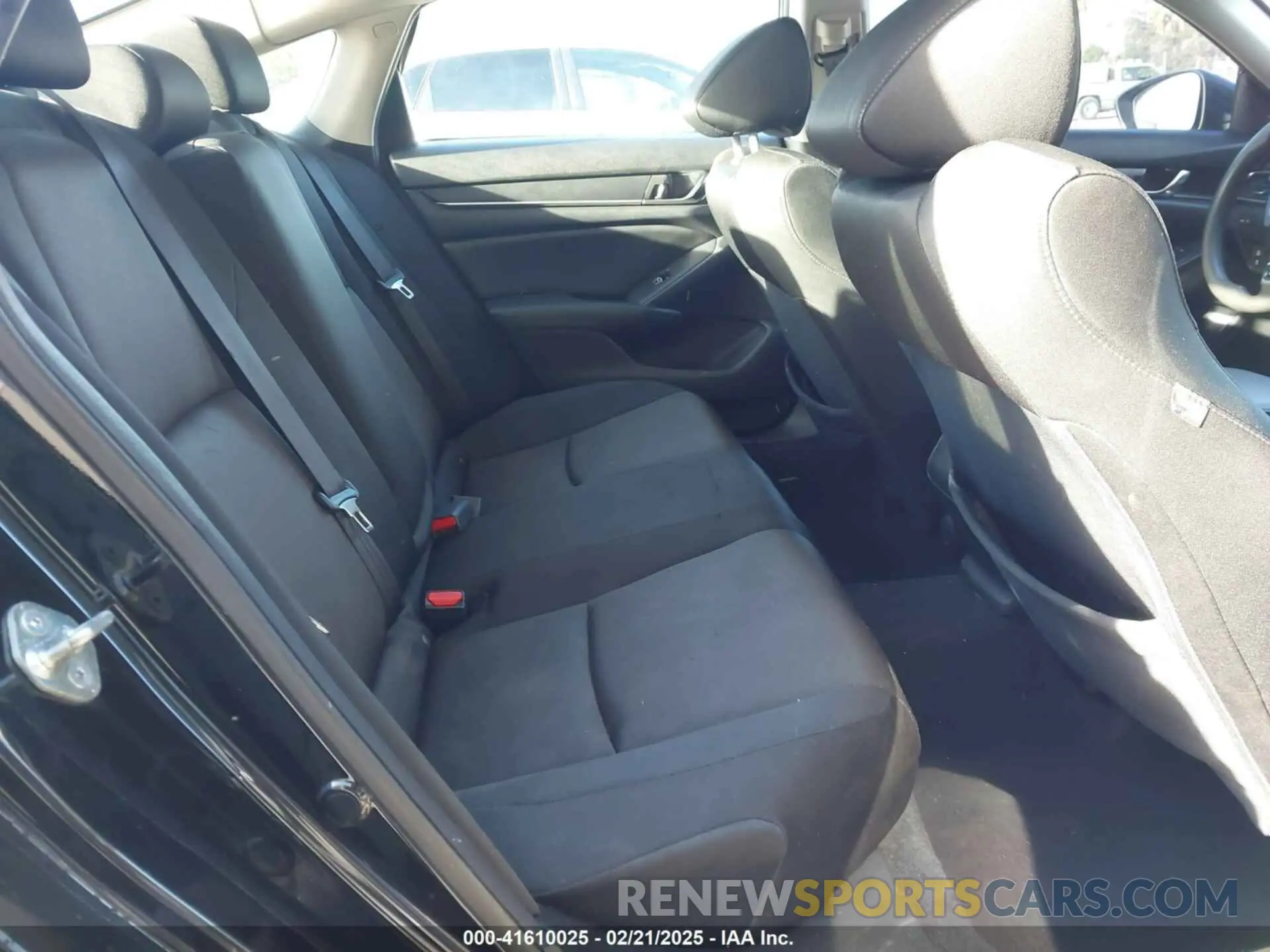 8 Photograph of a damaged car 1HGCV1F43KA112675 HONDA ACCORD 2019