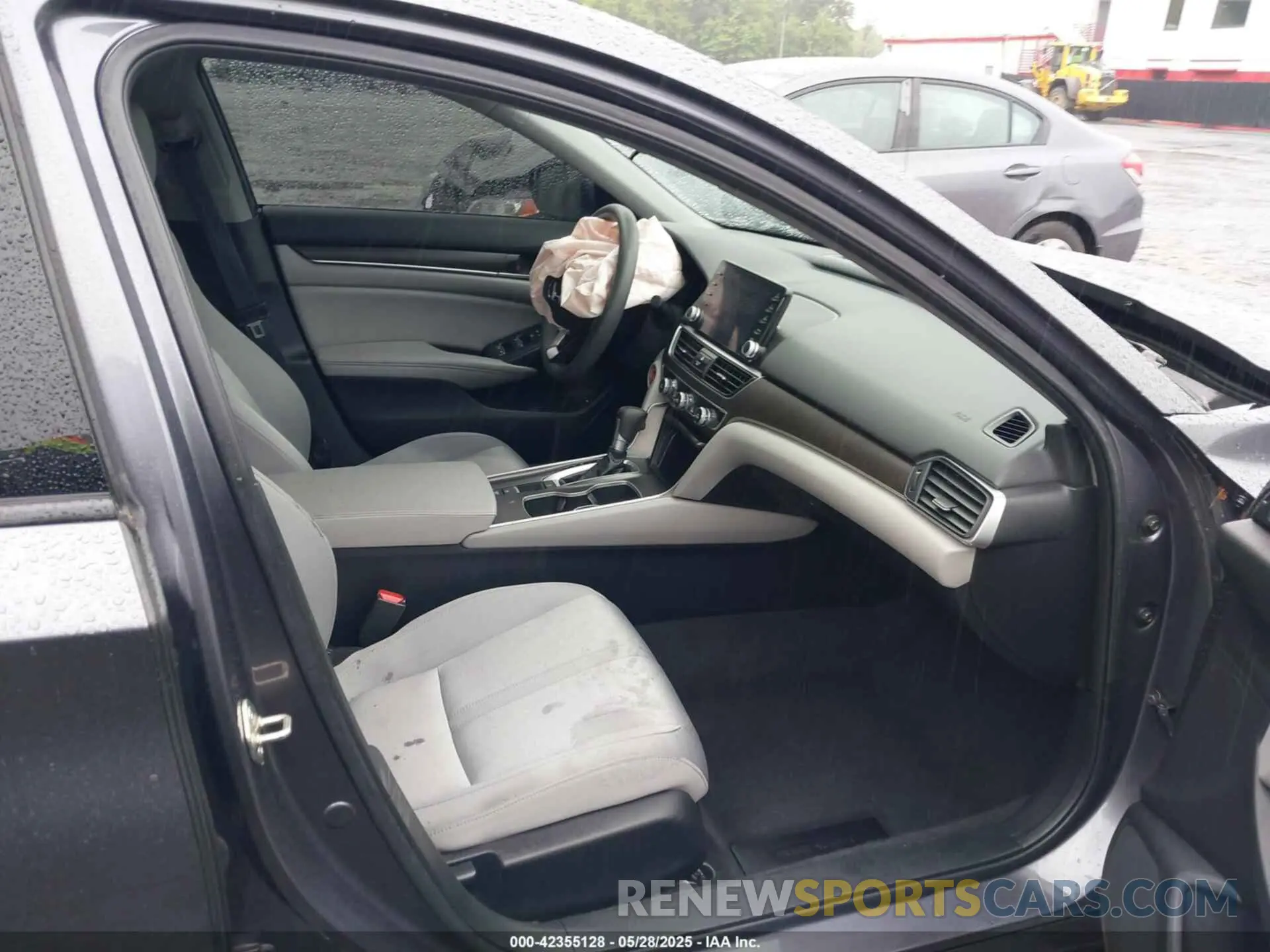 5 Фотография поврежденного автомобиля 1HGCV1F45KA165975 HONDA ACCORD 2019