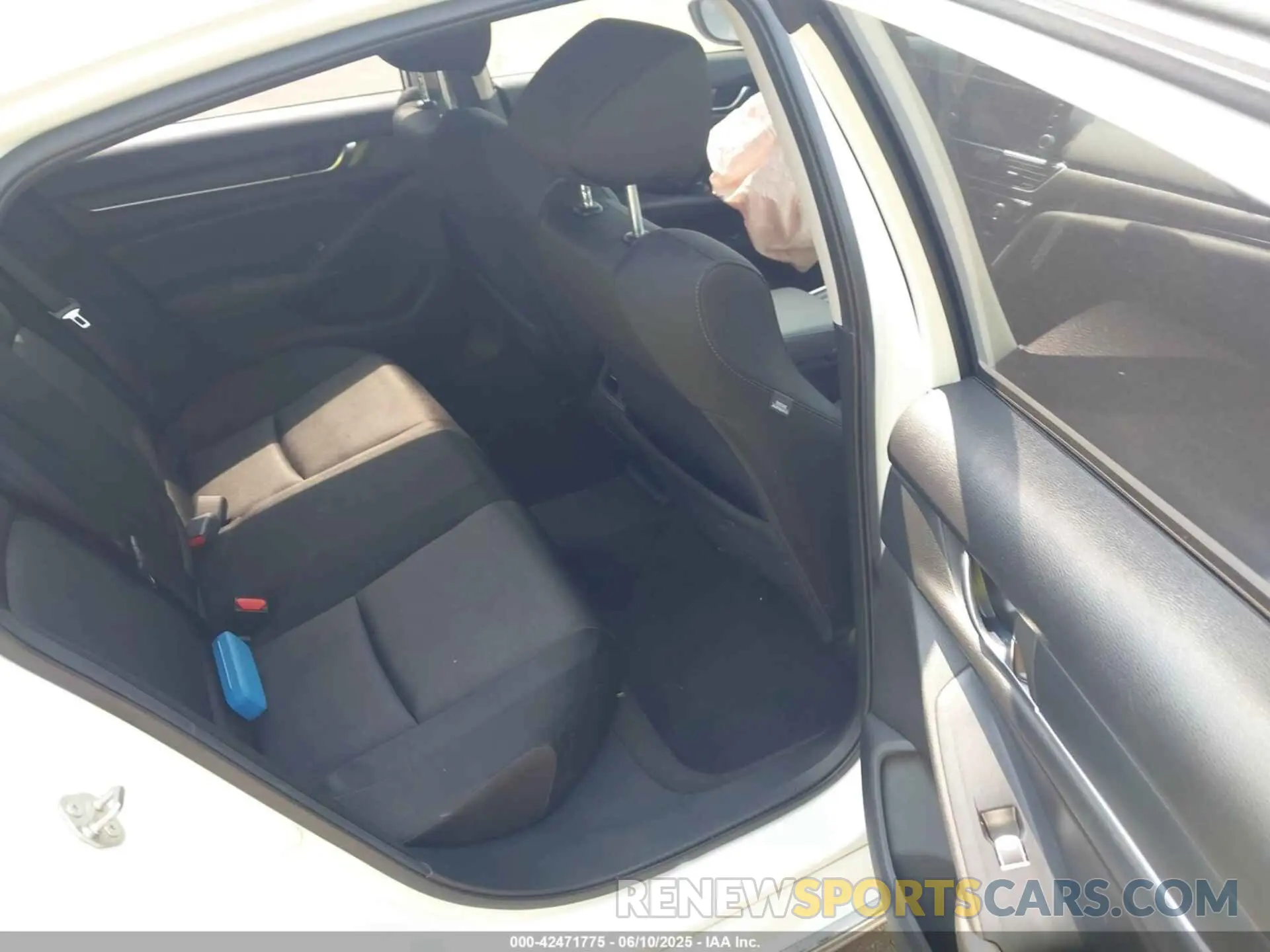 8 Photograph of a damaged car 1HGCV1F48KA162147 HONDA ACCORD 2019