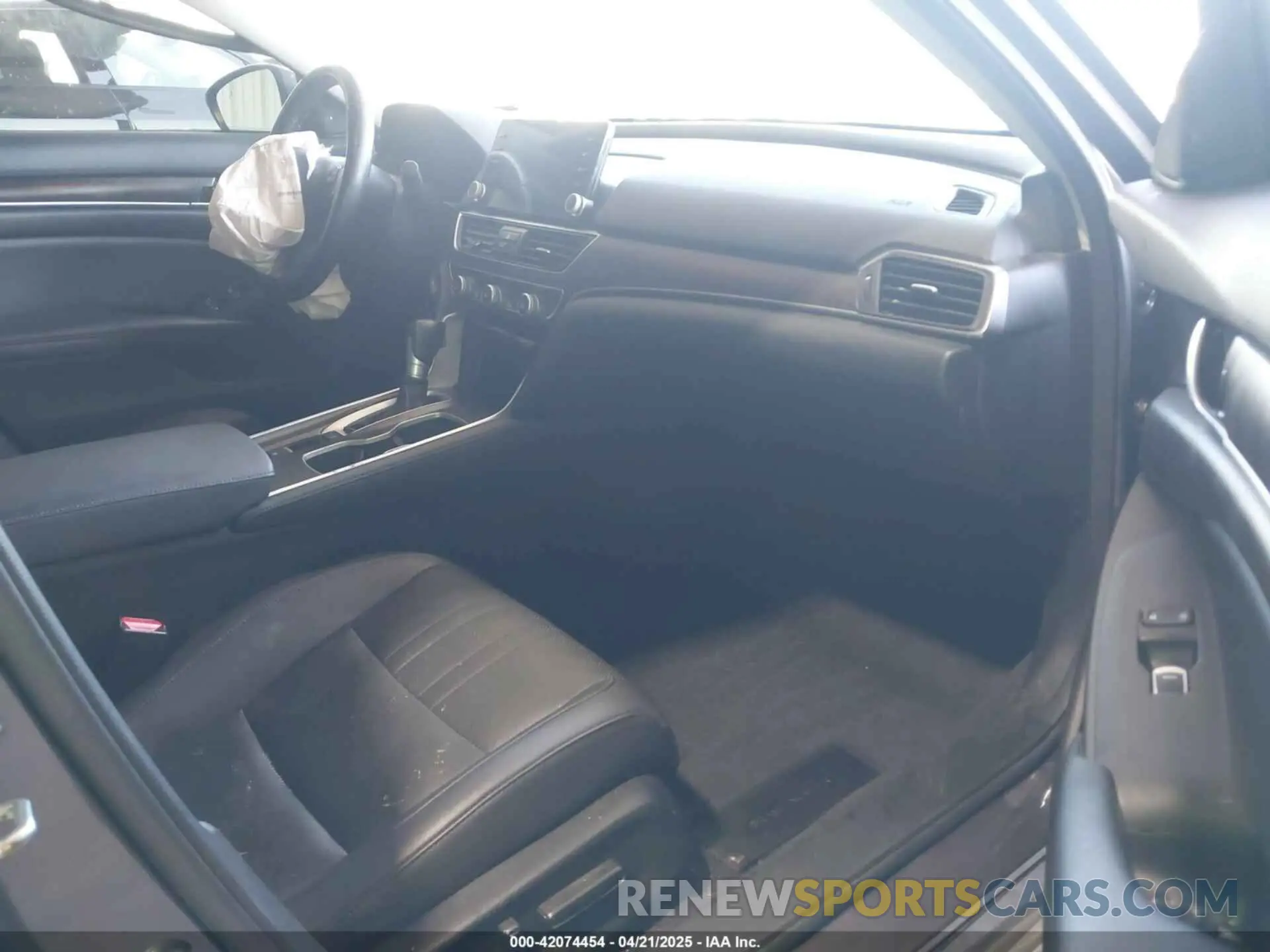 5 Photograph of a damaged car 1HGCV1F52KA038318 HONDA ACCORD 2019
