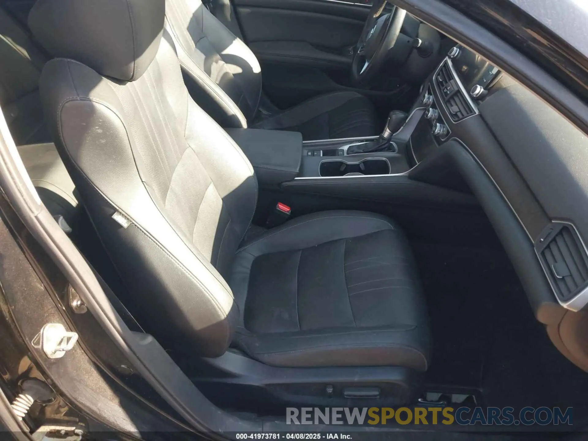 5 Фотография поврежденного автомобиля 1HGCV1F53KA002119 HONDA ACCORD 2019