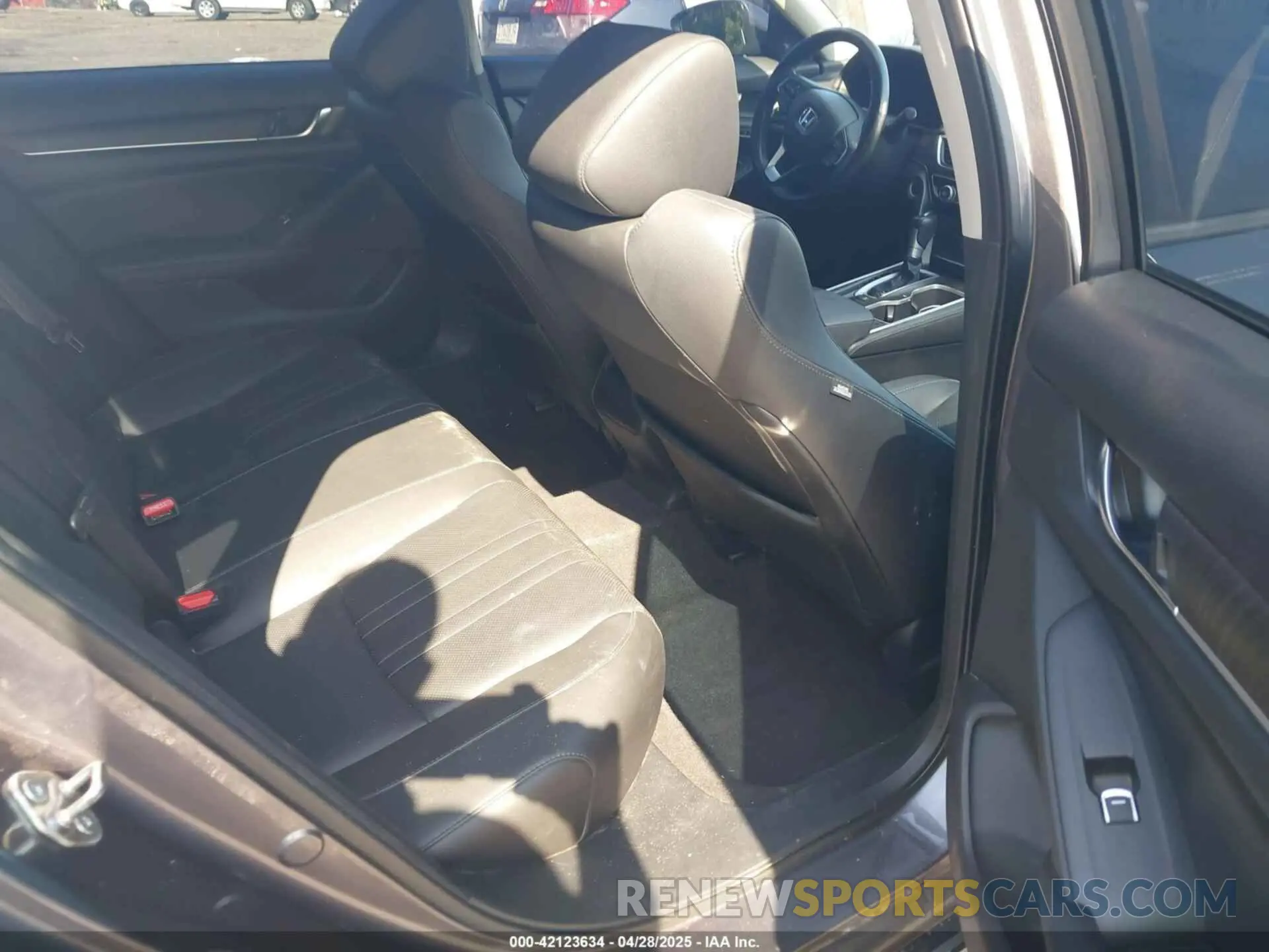 8 Photograph of a damaged car 1HGCV1F57KA014581 HONDA ACCORD 2019