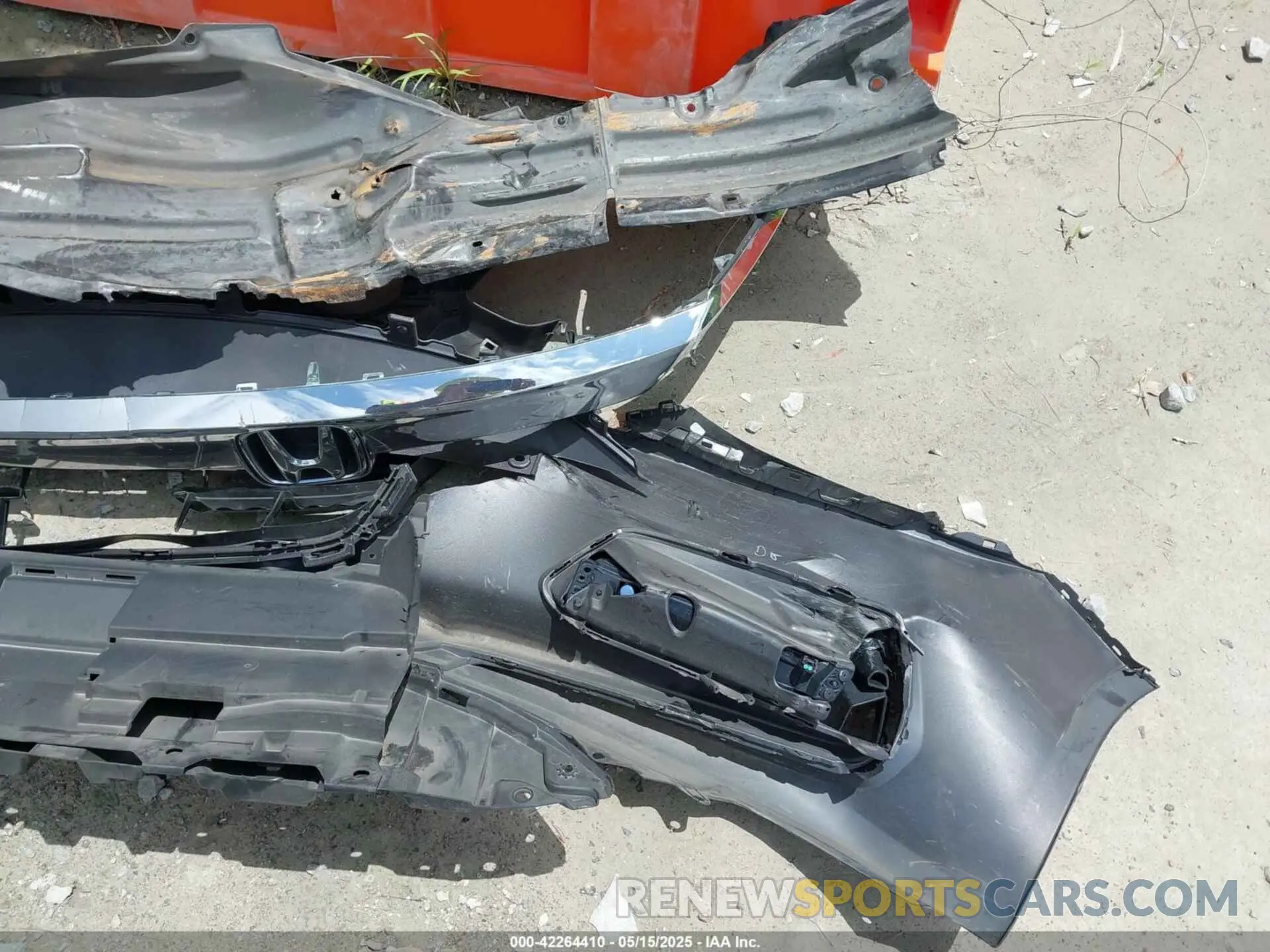19 Photograph of a damaged car 1HGCV1F57KA075820 HONDA ACCORD 2019