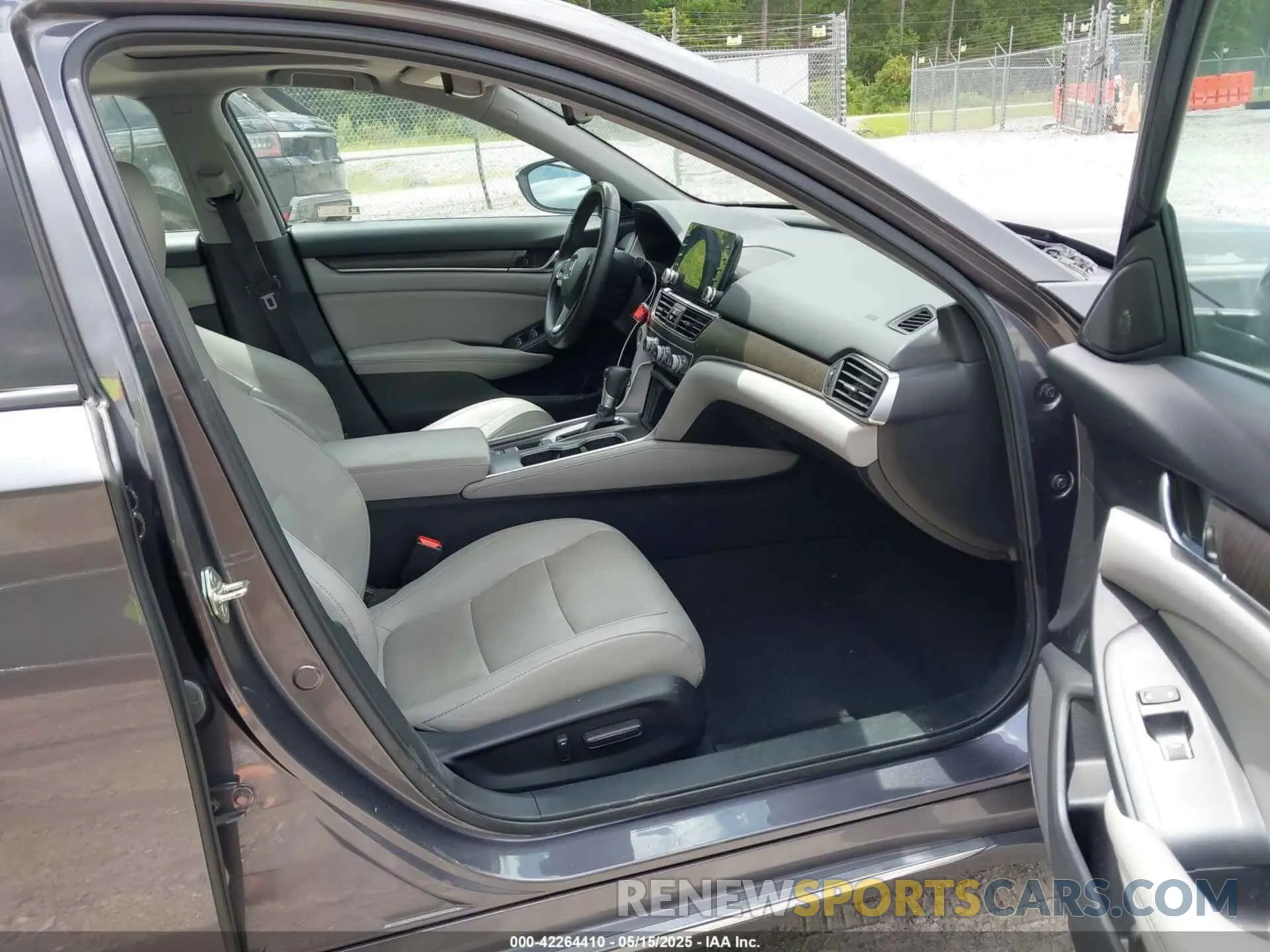 5 Photograph of a damaged car 1HGCV1F57KA075820 HONDA ACCORD 2019