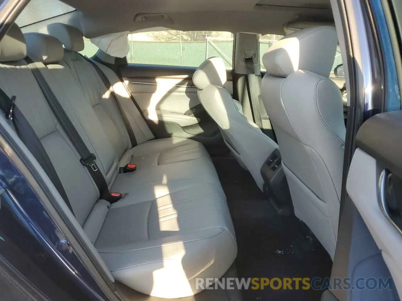 10 Photograph of a damaged car 1HGCV1F58KA165753 HONDA ACCORD 2019