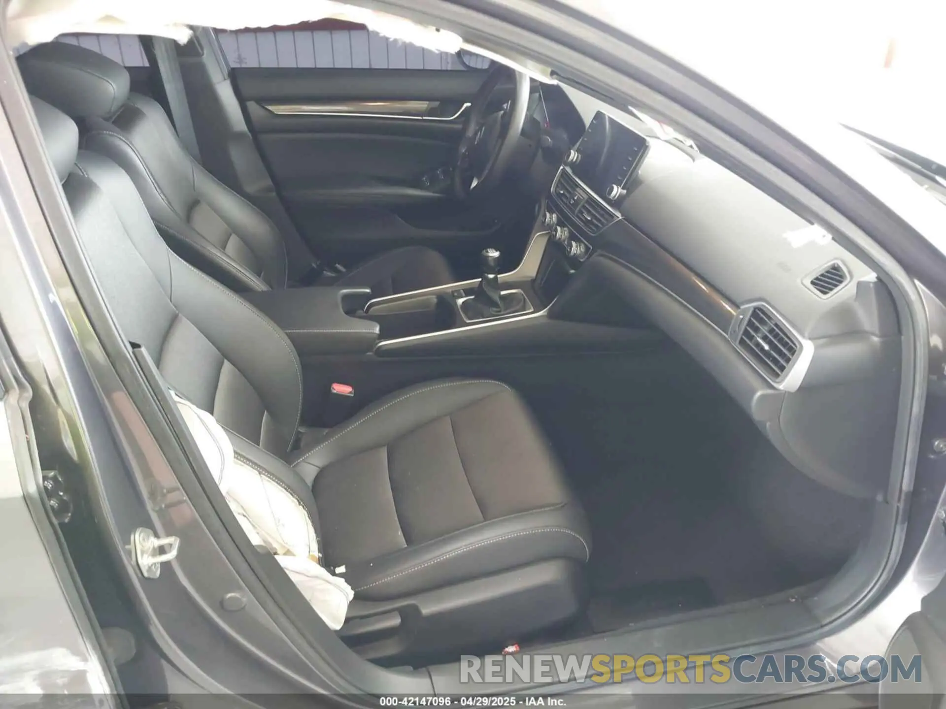 5 Photograph of a damaged car 1HGCV2E35KA007554 HONDA ACCORD 2019