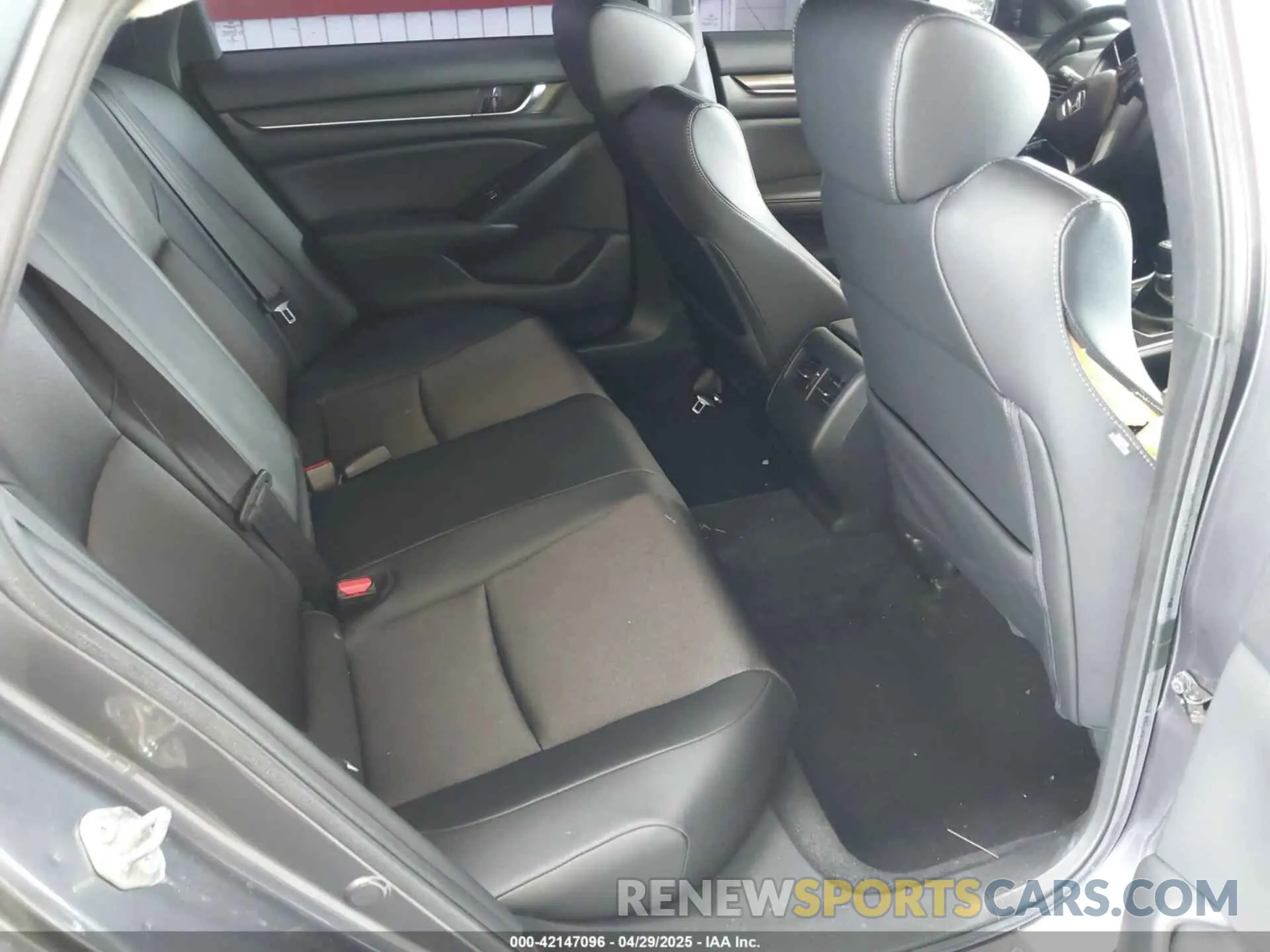 8 Photograph of a damaged car 1HGCV2E35KA007554 HONDA ACCORD 2019