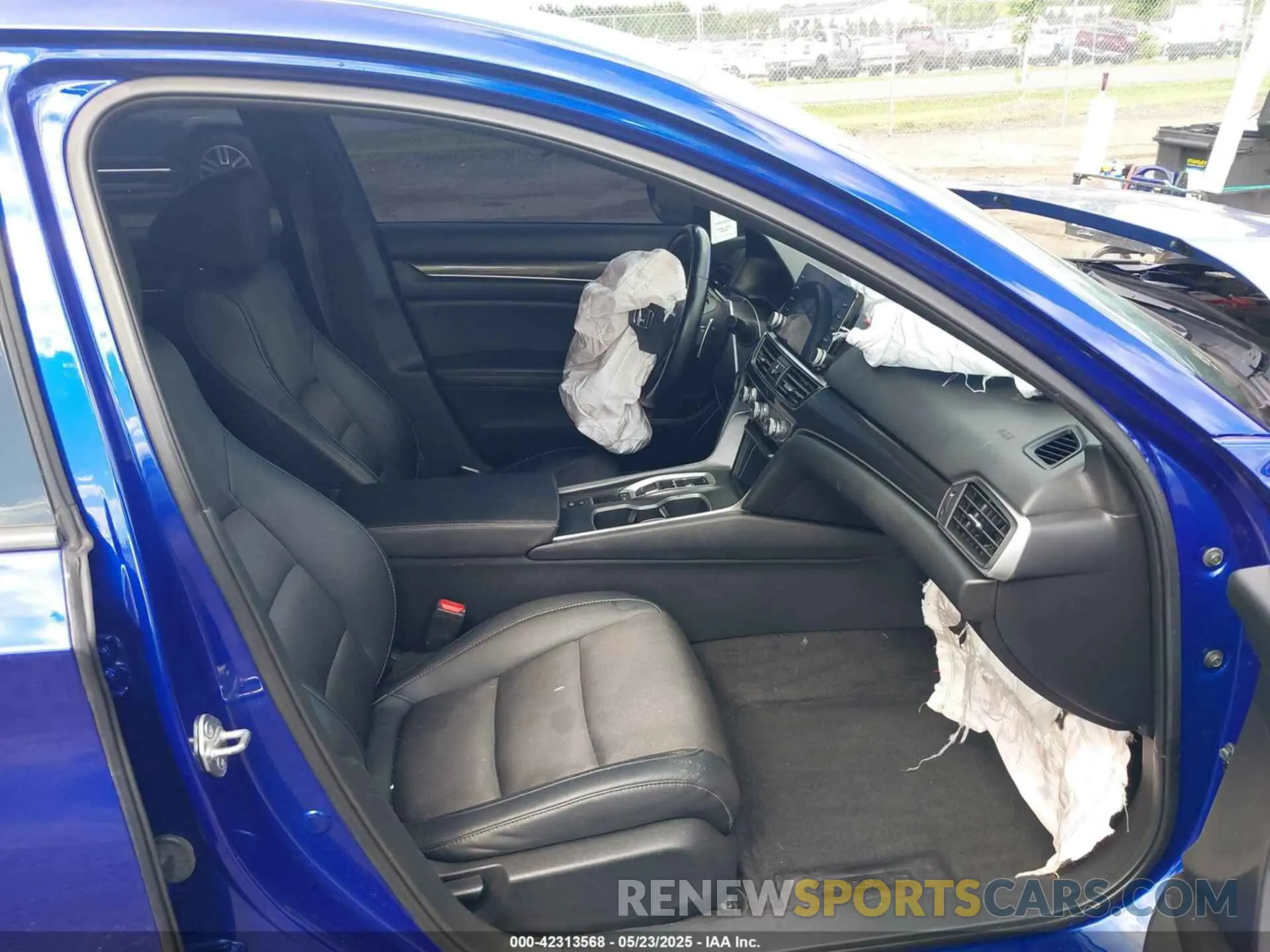 5 Photograph of a damaged car 1HGCV2F30KA008643 HONDA ACCORD 2019