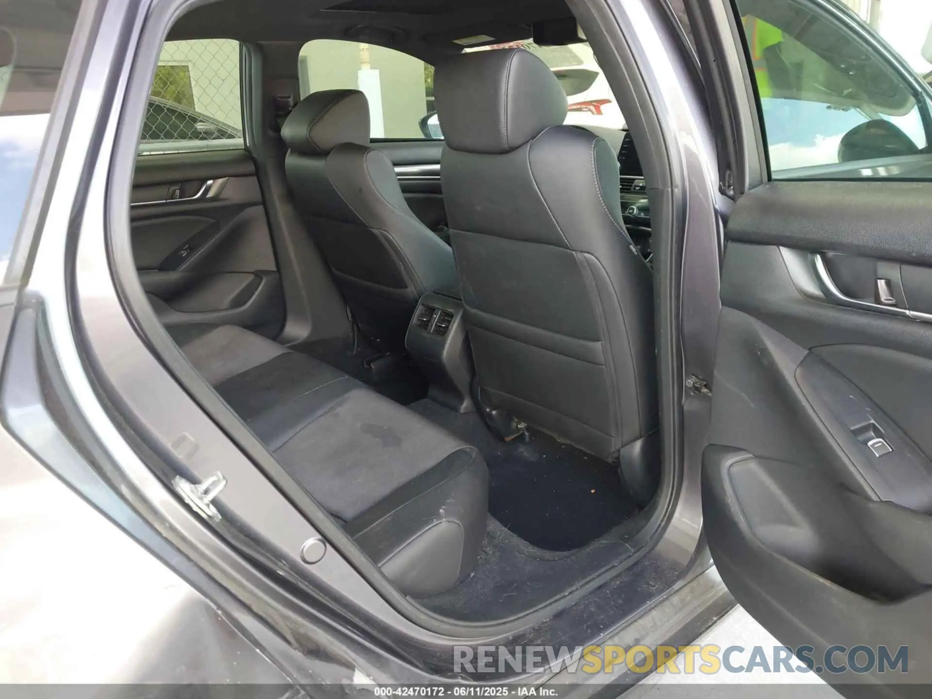 8 Photograph of a damaged car 1HGCV2F33KA015456 HONDA ACCORD 2019