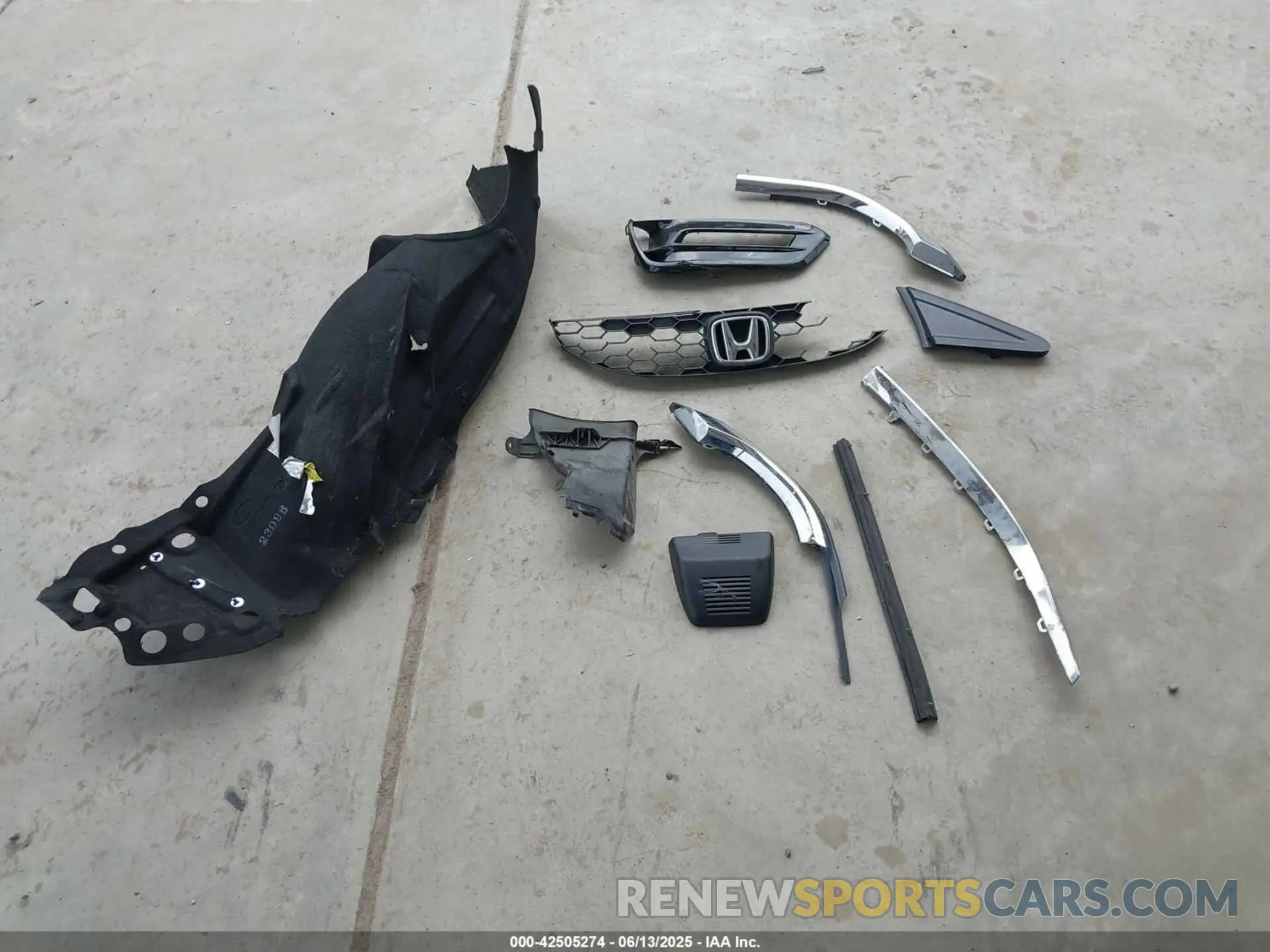 12 Photograph of a damaged car 1HGCV2F37KA021812 HONDA ACCORD 2019