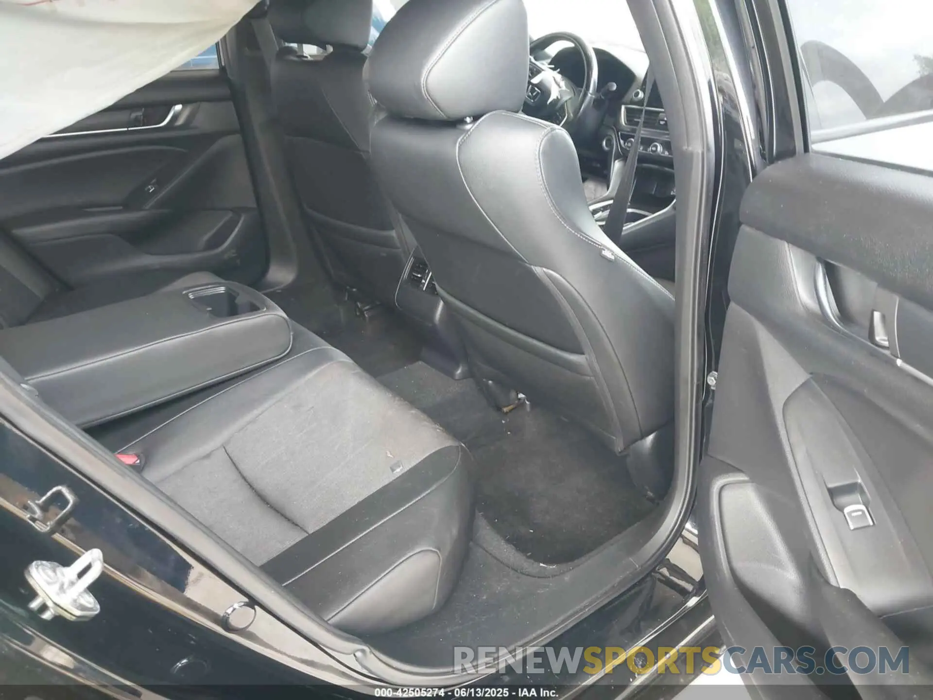 8 Photograph of a damaged car 1HGCV2F37KA021812 HONDA ACCORD 2019