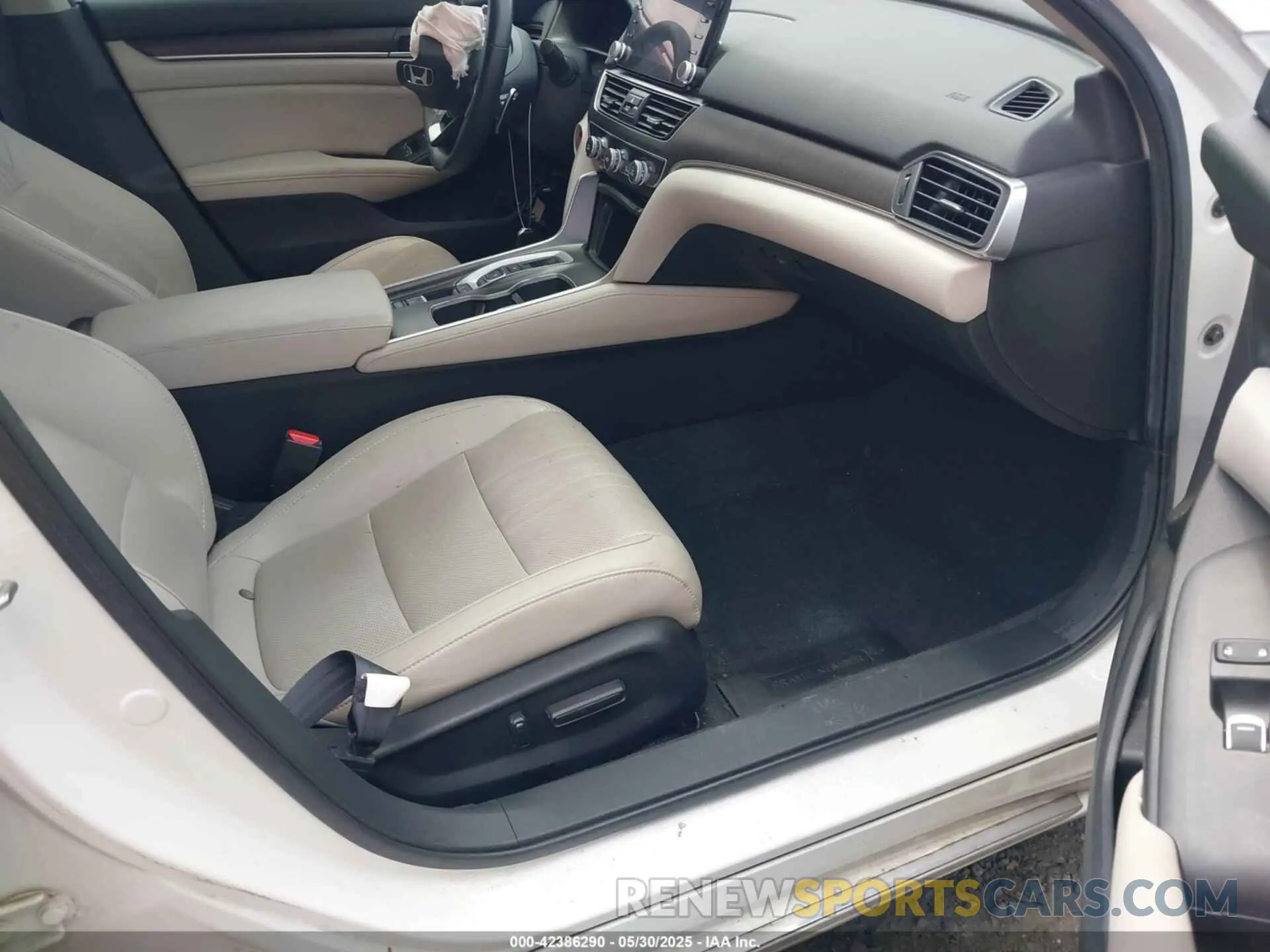 5 Photograph of a damaged car 1HGCV2F57KA022007 HONDA ACCORD 2019