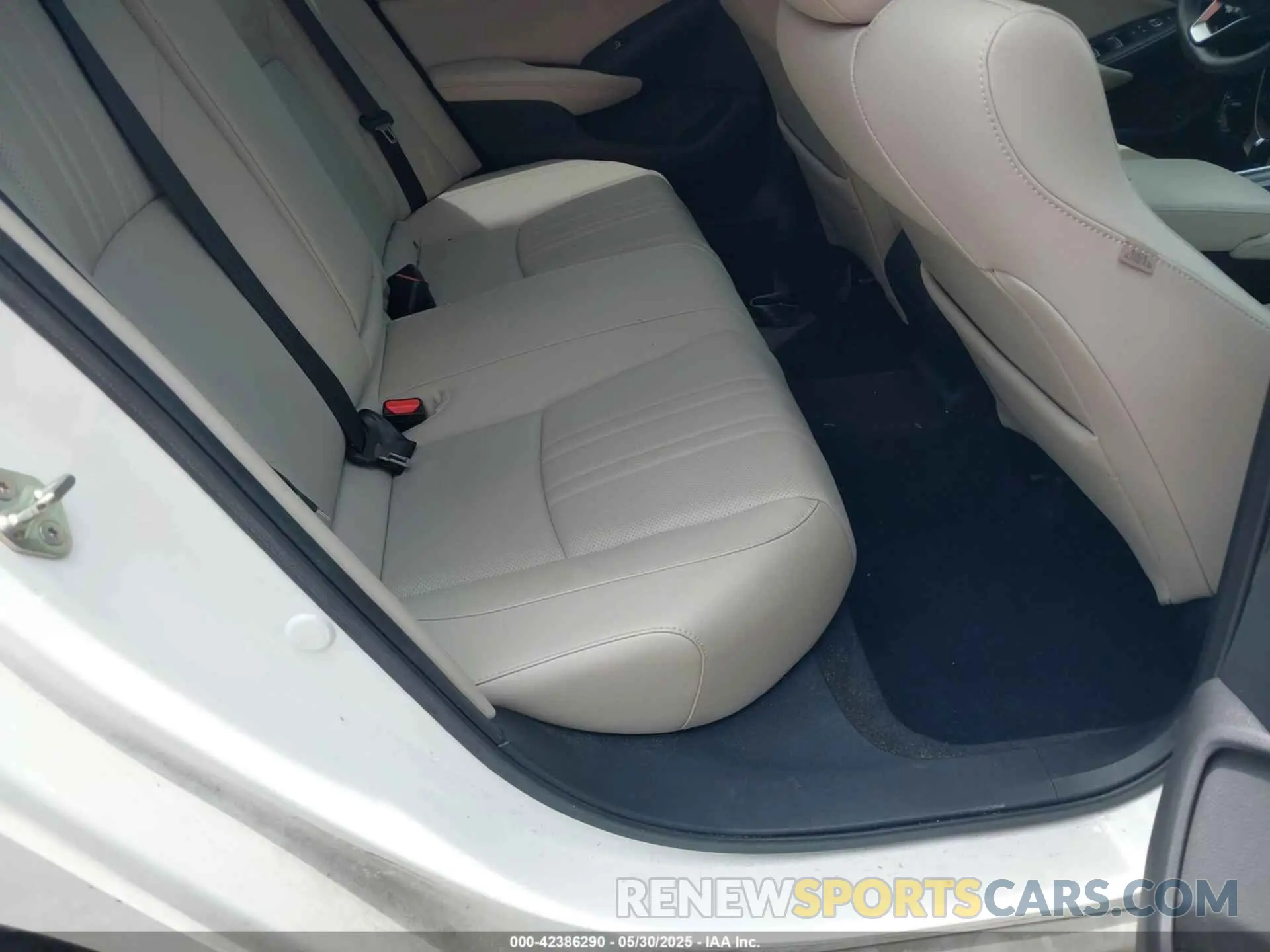 8 Photograph of a damaged car 1HGCV2F57KA022007 HONDA ACCORD 2019
