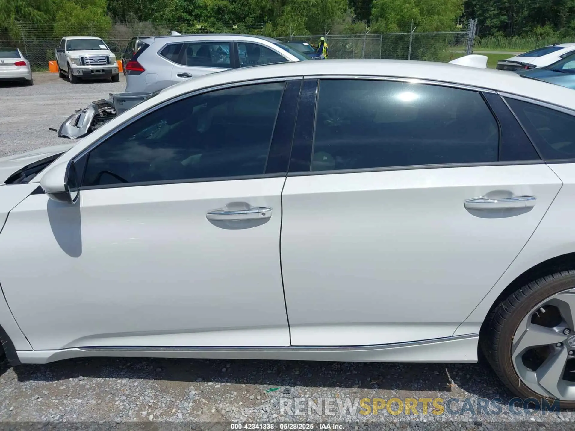 14 Photograph of a damaged car 1HGCV2F91KA025052 HONDA ACCORD 2019