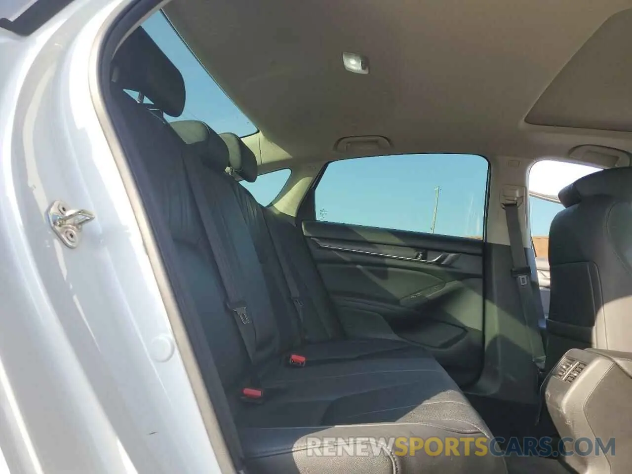 10 Photograph of a damaged car 1HGCV3F94KA003567 HONDA ACCORD 2019
