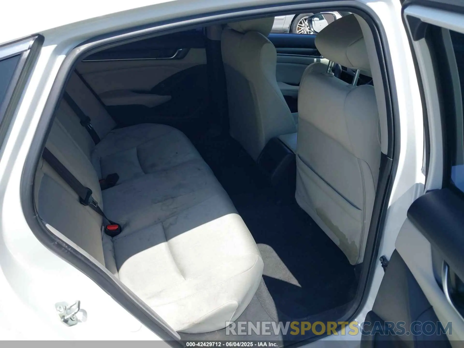 5 Photograph of a damaged car 1HGCV1F16LA070669 HONDA ACCORD 2020