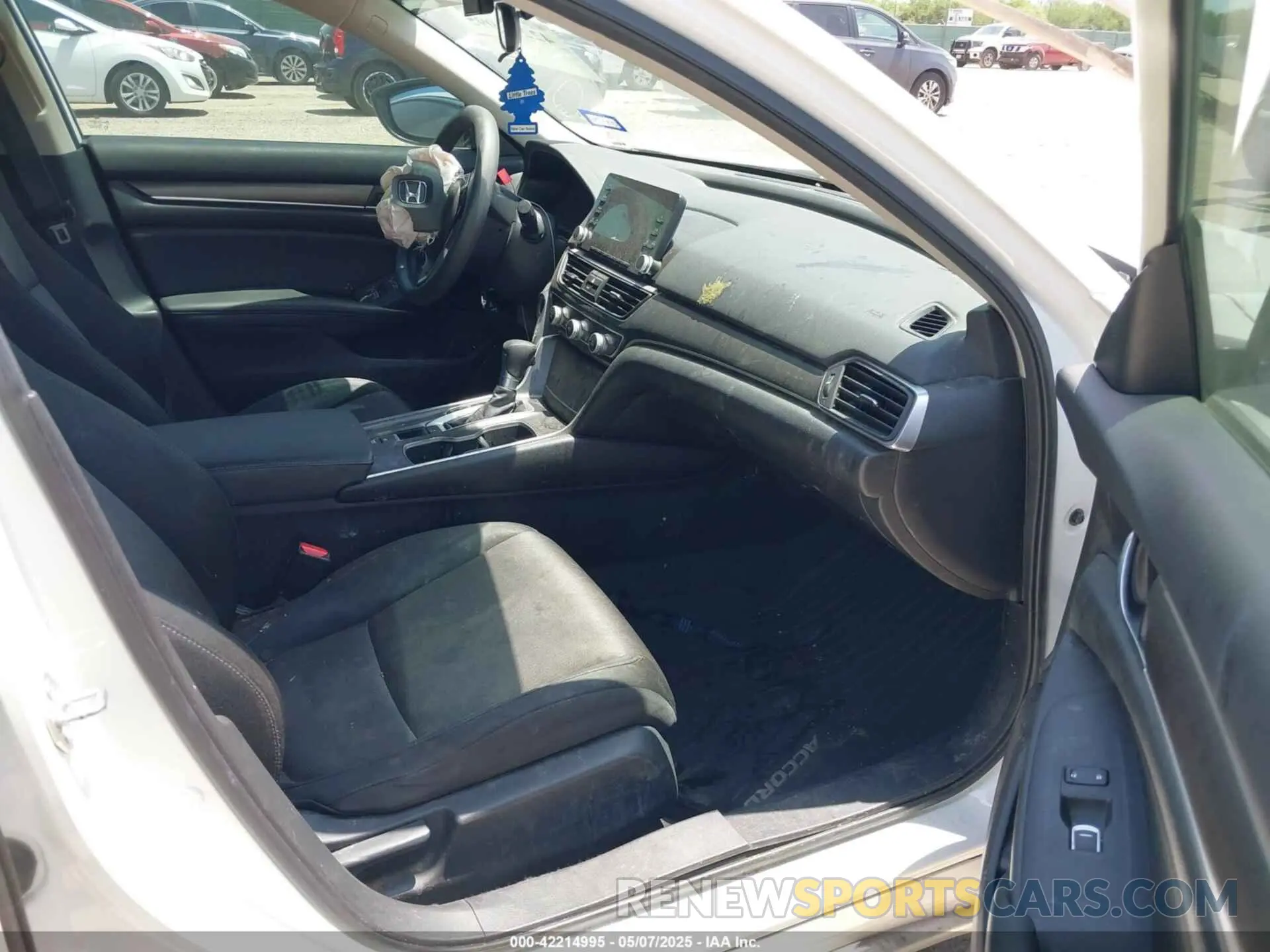 5 Photograph of a damaged car 1HGCV1F1XLA111482 HONDA ACCORD 2020