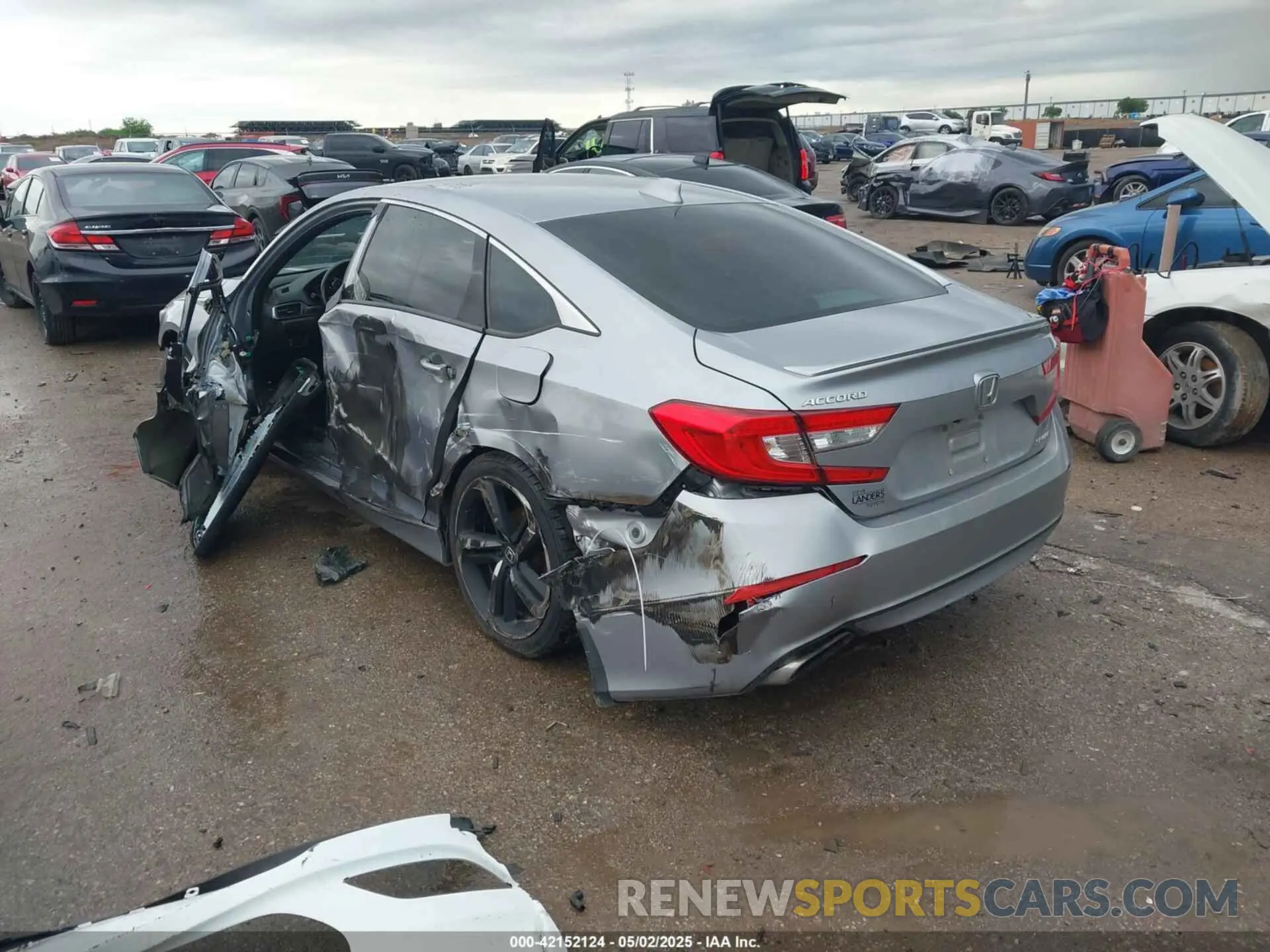 3 Фотография поврежденного автомобиля 1HGCV1F32LA072856 HONDA ACCORD 2020