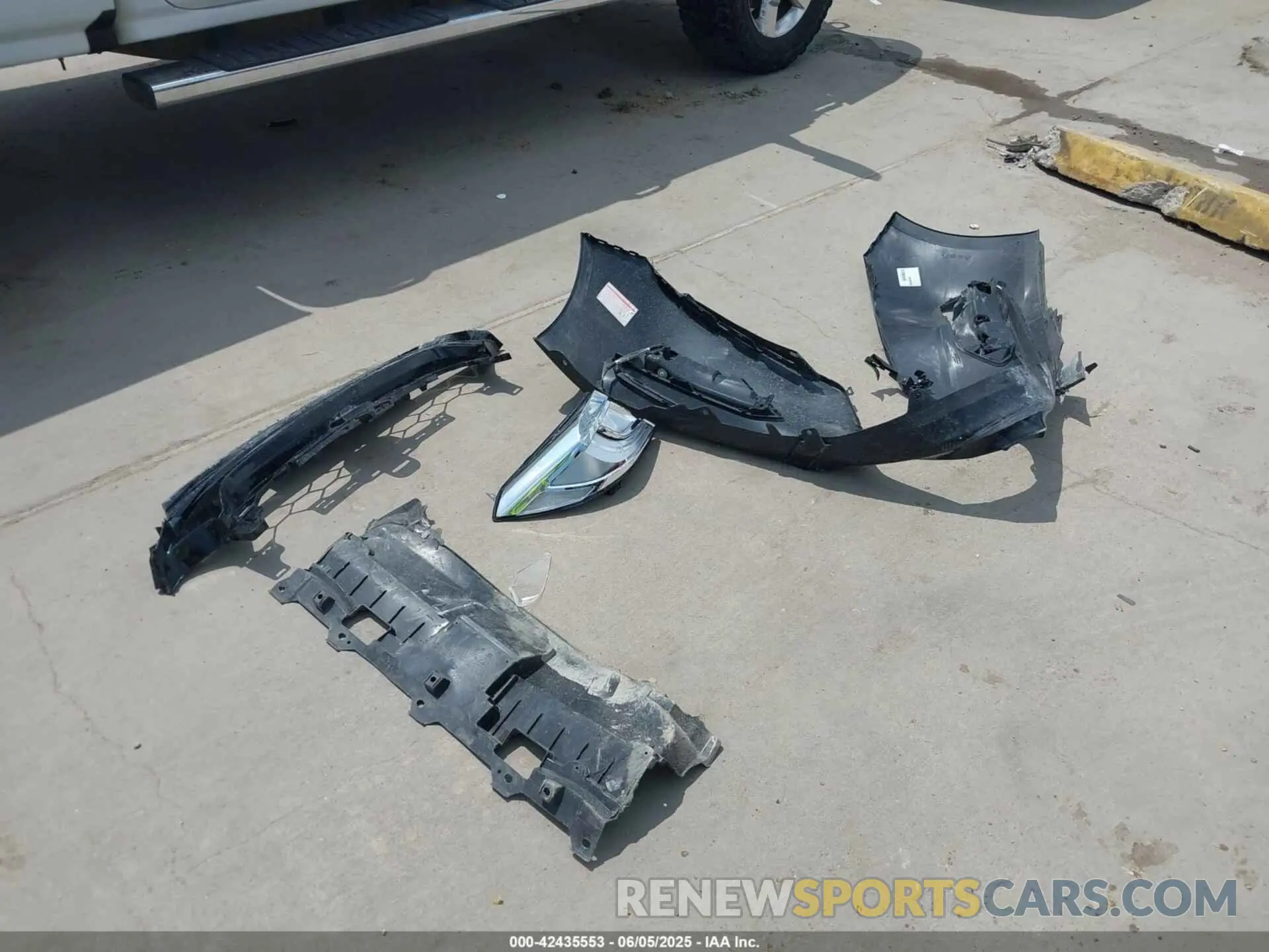 12 Photograph of a damaged car 1HGCV1F38LA118433 HONDA ACCORD 2020
