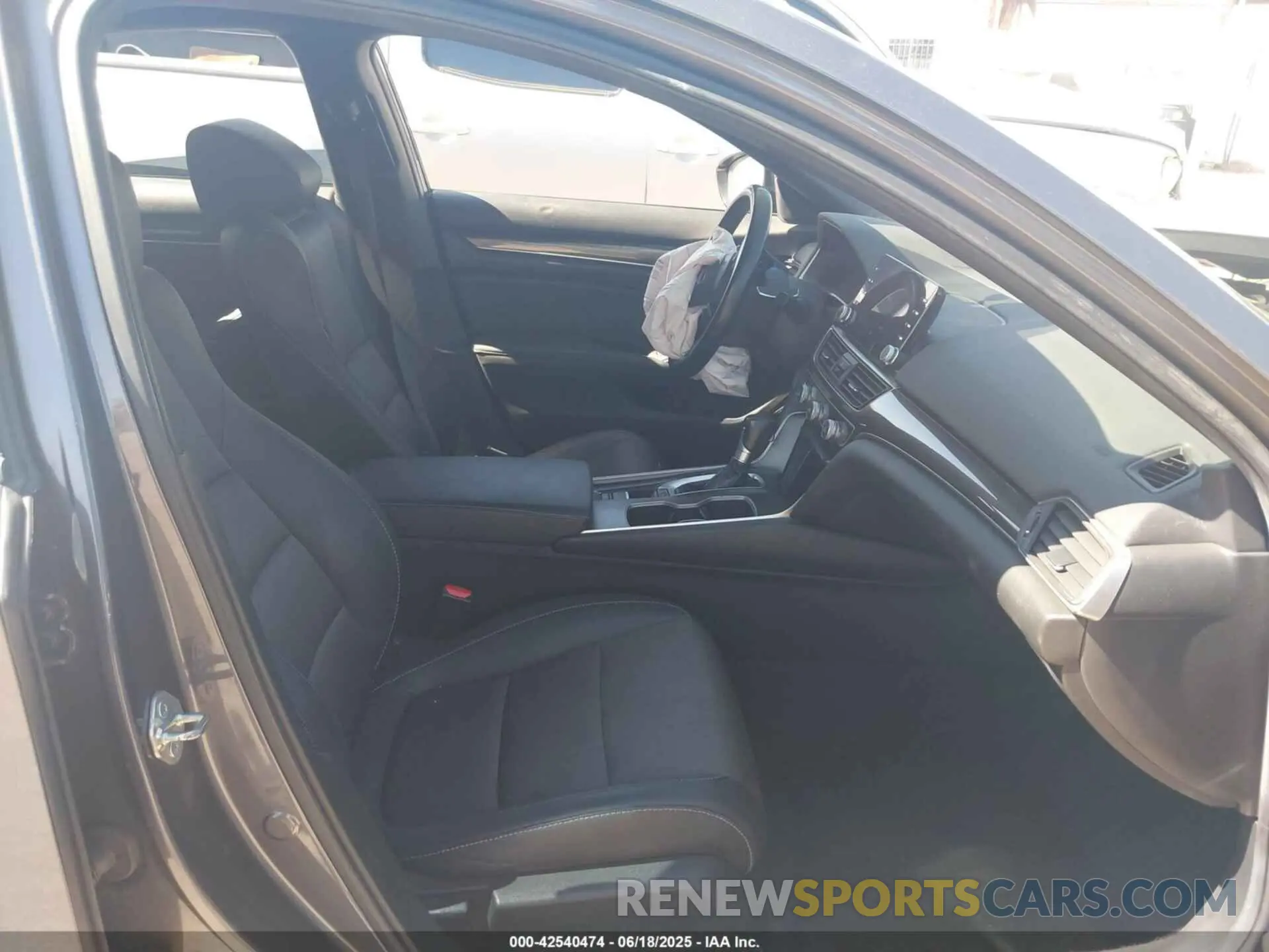 5 Photograph of a damaged car 1HGCV1F3XLA121737 HONDA ACCORD 2020