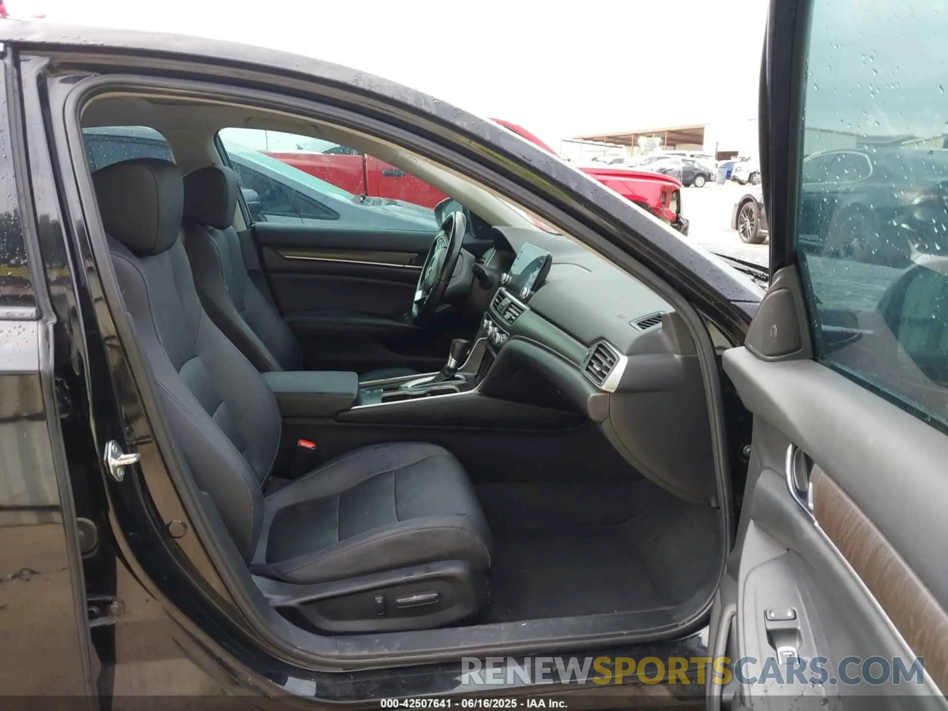 5 Photograph of a damaged car 1HGCV1F56LA111319 HONDA ACCORD 2020