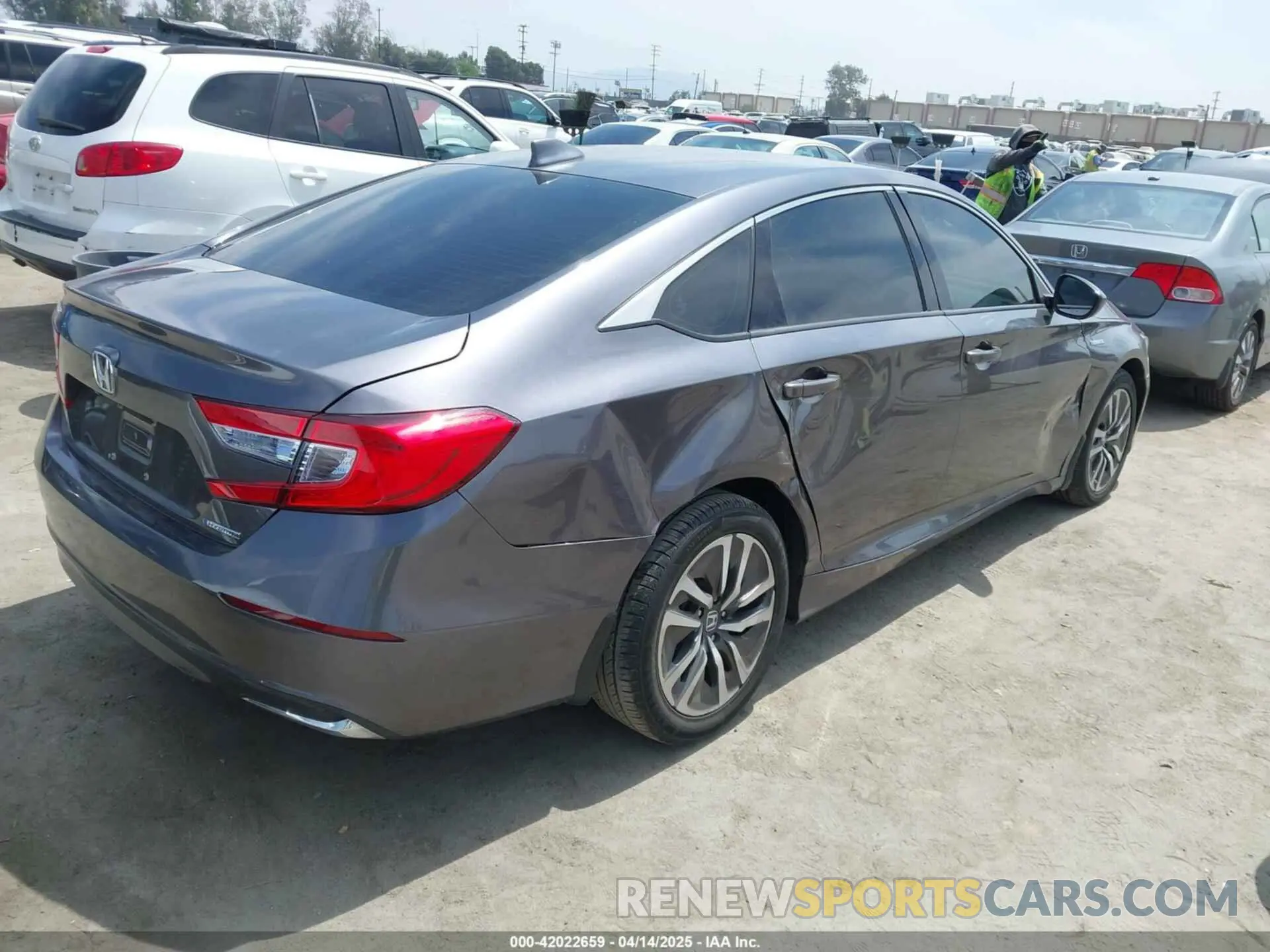 4 Фотография поврежденного автомобиля 1HGCV3F11LA015901 HONDA ACCORD 2020