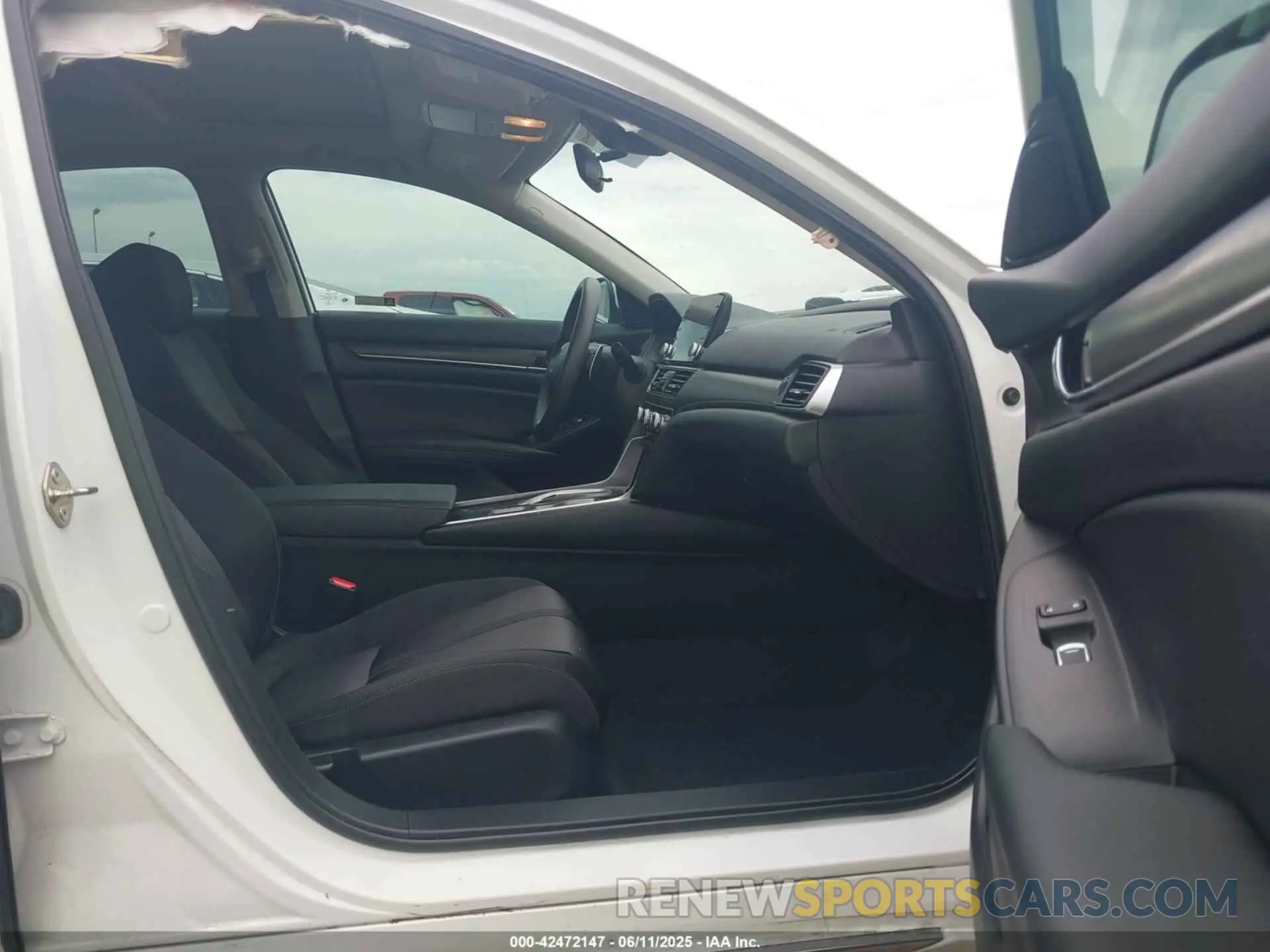 5 Photograph of a damaged car 1HGCV3F48LA000290 HONDA ACCORD 2020