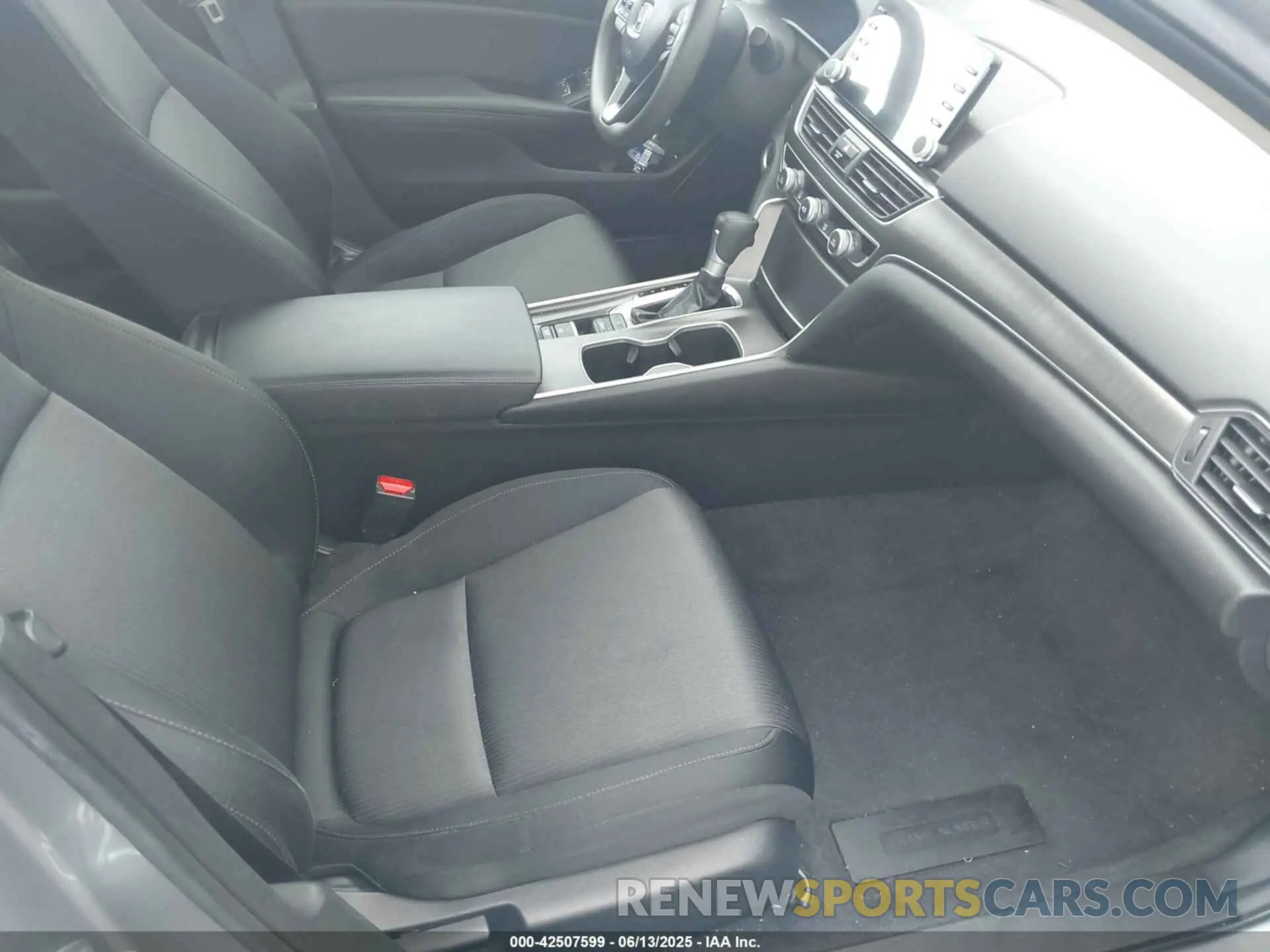 5 Photograph of a damaged car 1HGCV1F18MA068438 HONDA ACCORD 2021