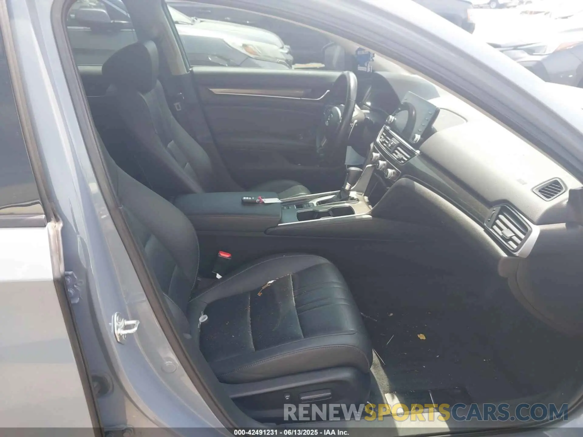 5 Photograph of a damaged car 1HGCV1F42MA124139 HONDA ACCORD 2021