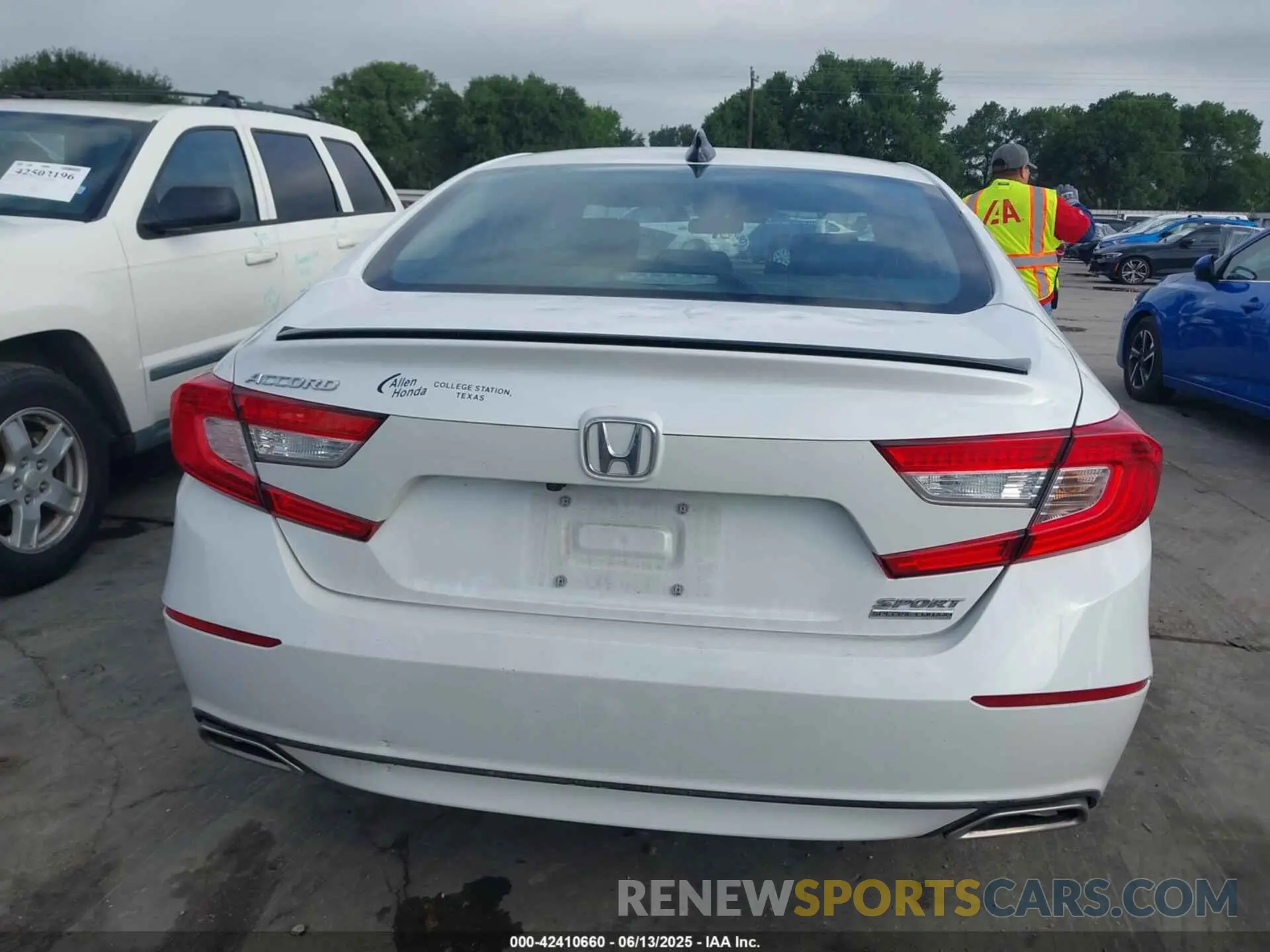 16 Photograph of a damaged car 1HGCV1F4XMA112403 HONDA ACCORD 2021