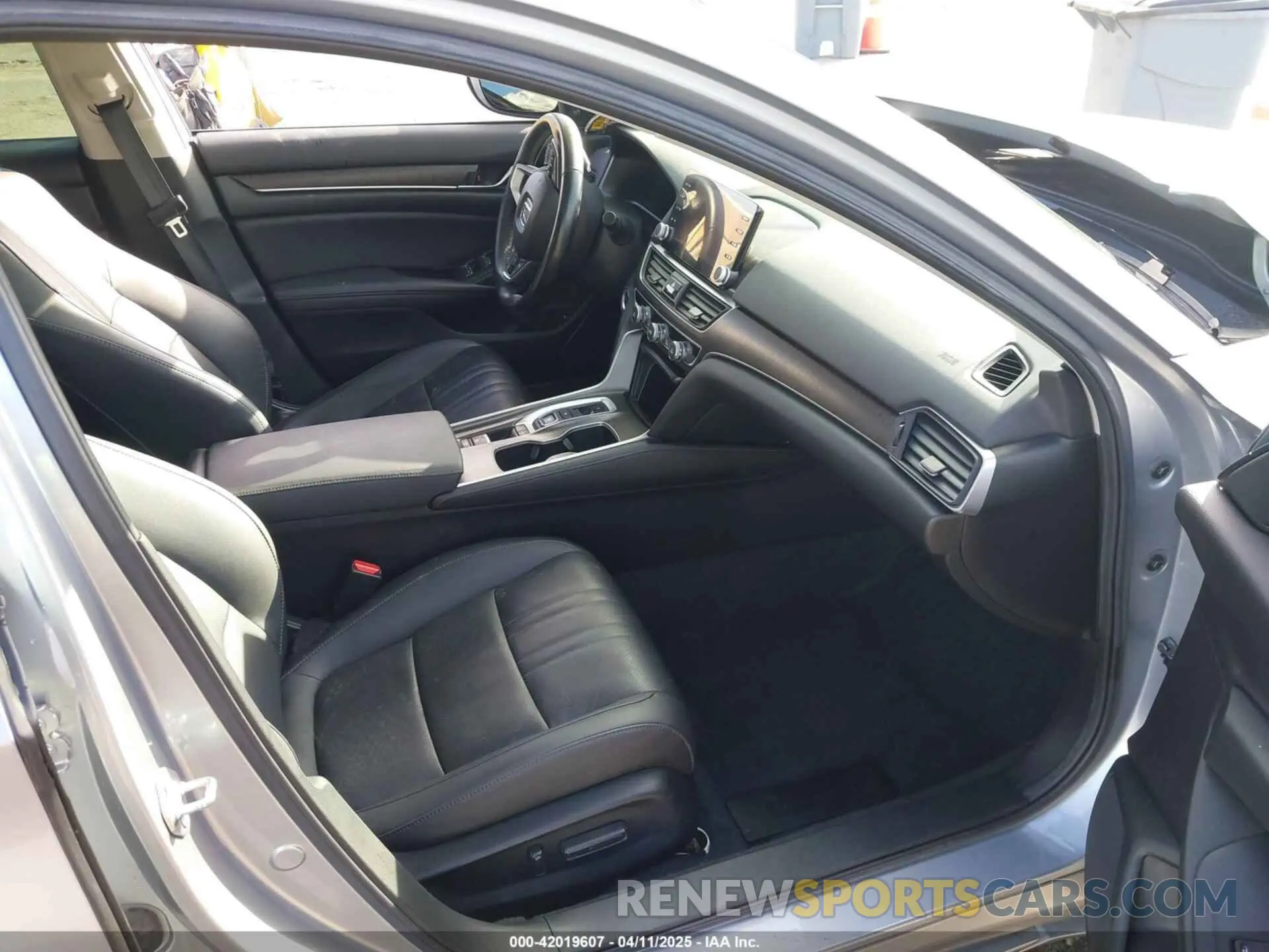5 Photograph of a damaged car 1HGCV2F99MA032916 HONDA ACCORD 2021